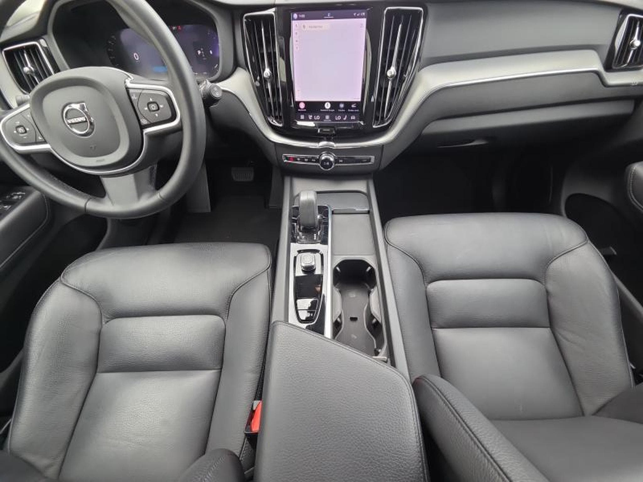 Volvo XC60 B4 AWD Core / Diesel (2022) - Foto 30