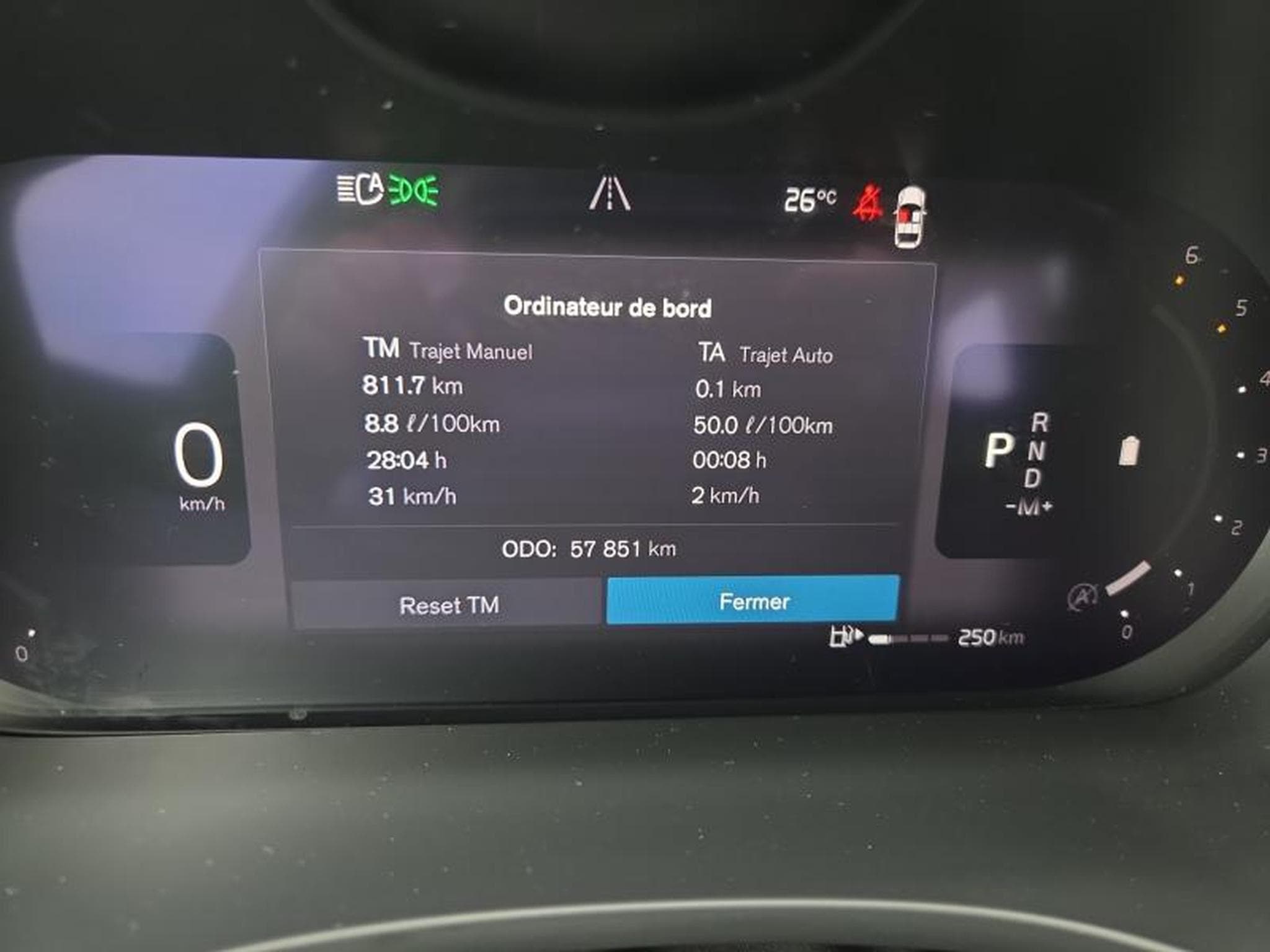 Volvo XC60 B4 AWD Core / Diesel (2022) - Foto 38