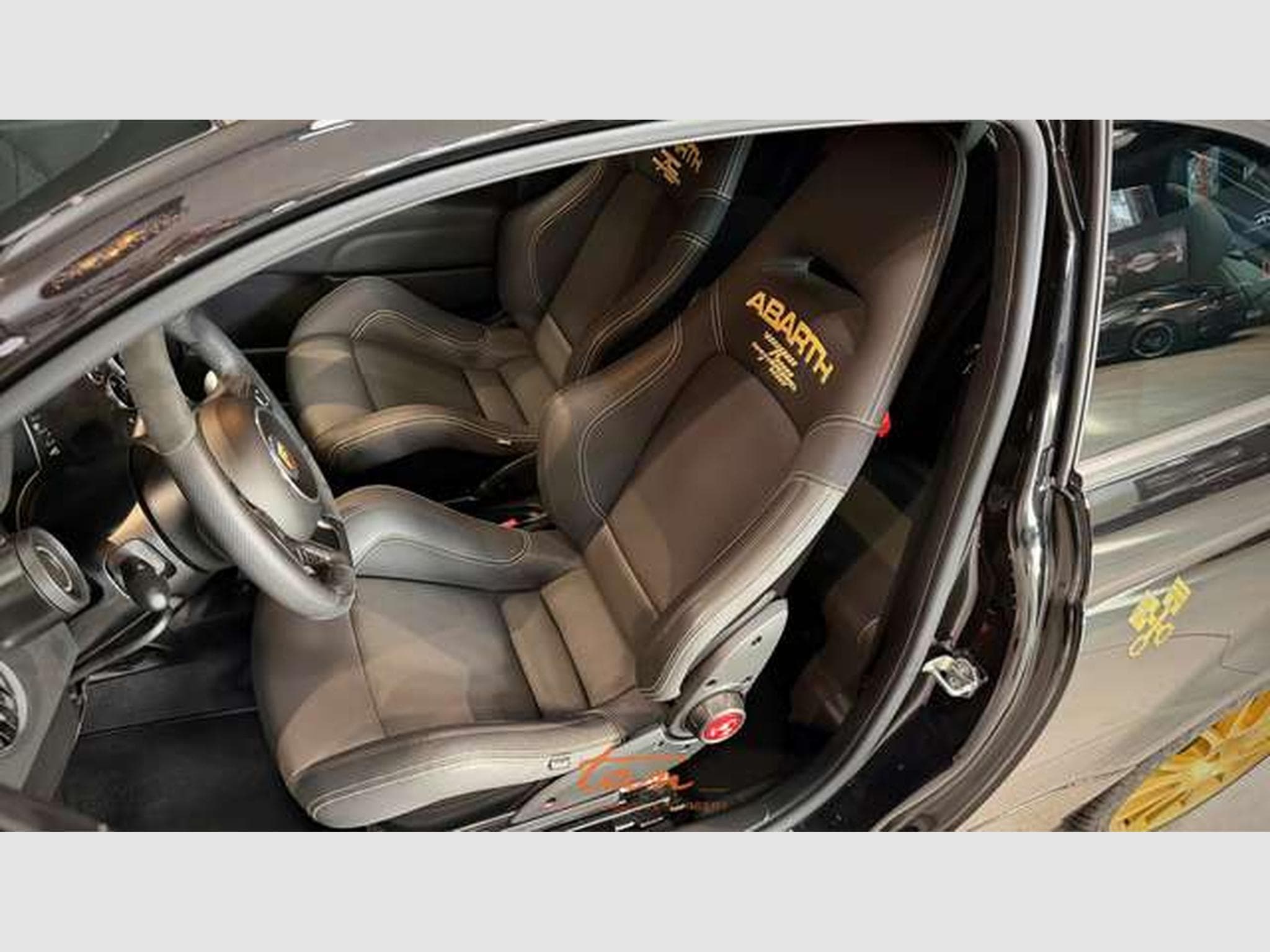 Abarth 695 695 1.4 T-Jet 75 Anniversario (EU6.4) (2024) - Foto 15