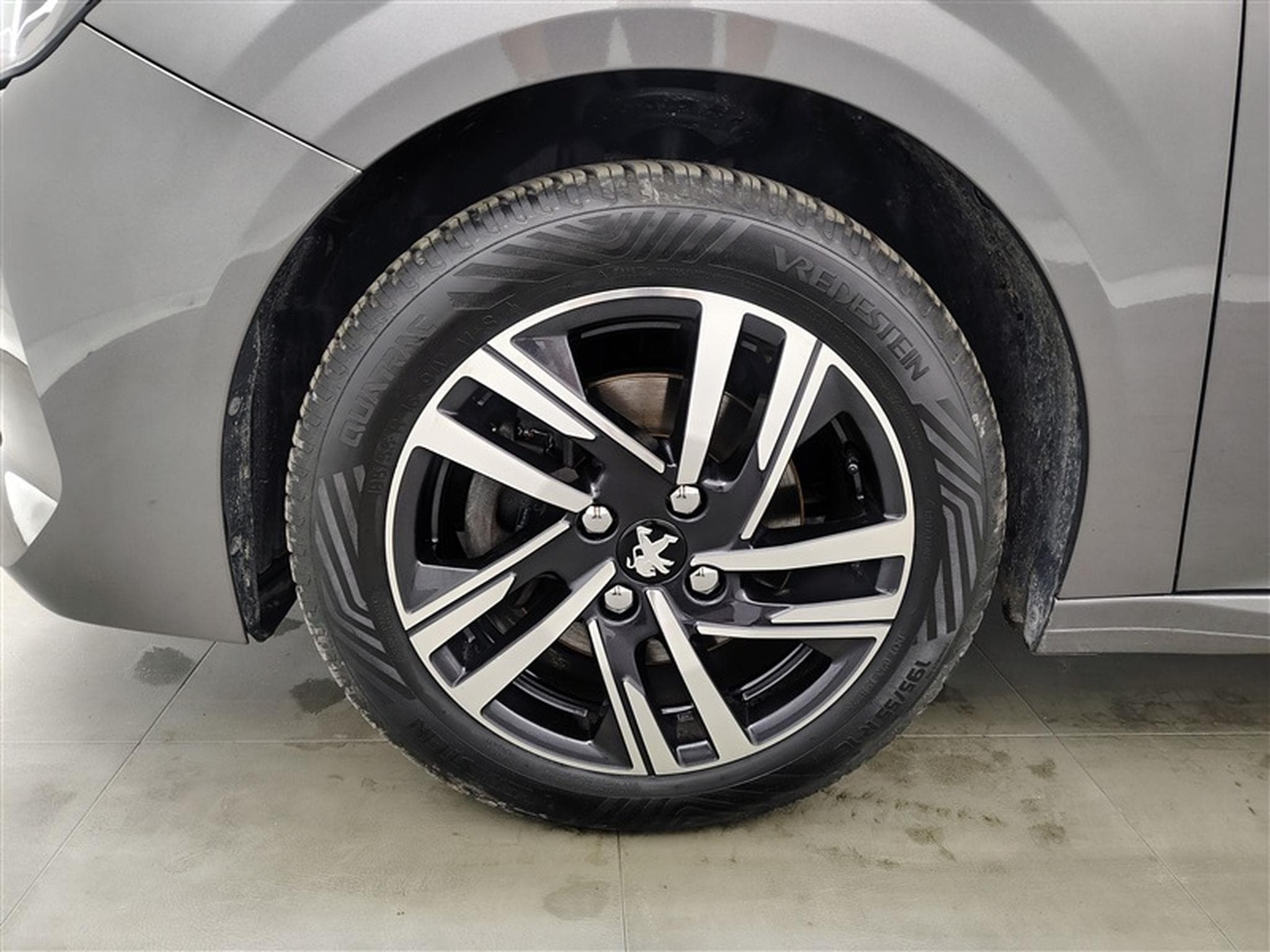 Peugeot 208 1.2i PureTech Allure Pack (2021) - Photo 6