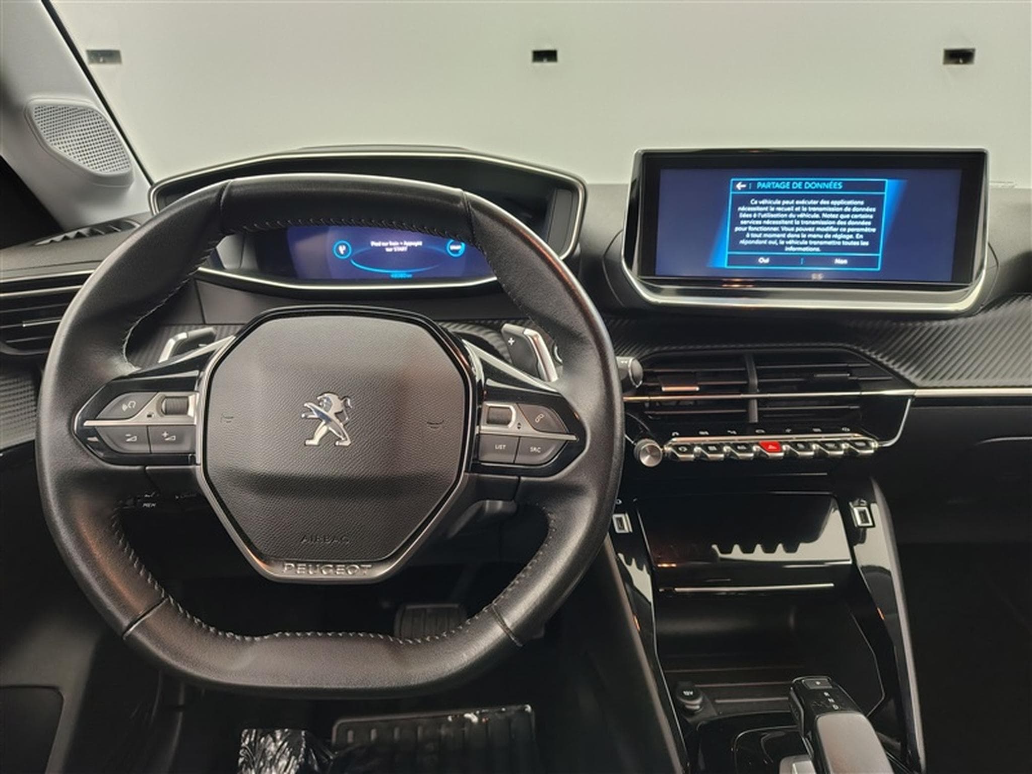 Peugeot 208 1.2i PureTech Allure Pack (2021) - Photo 9