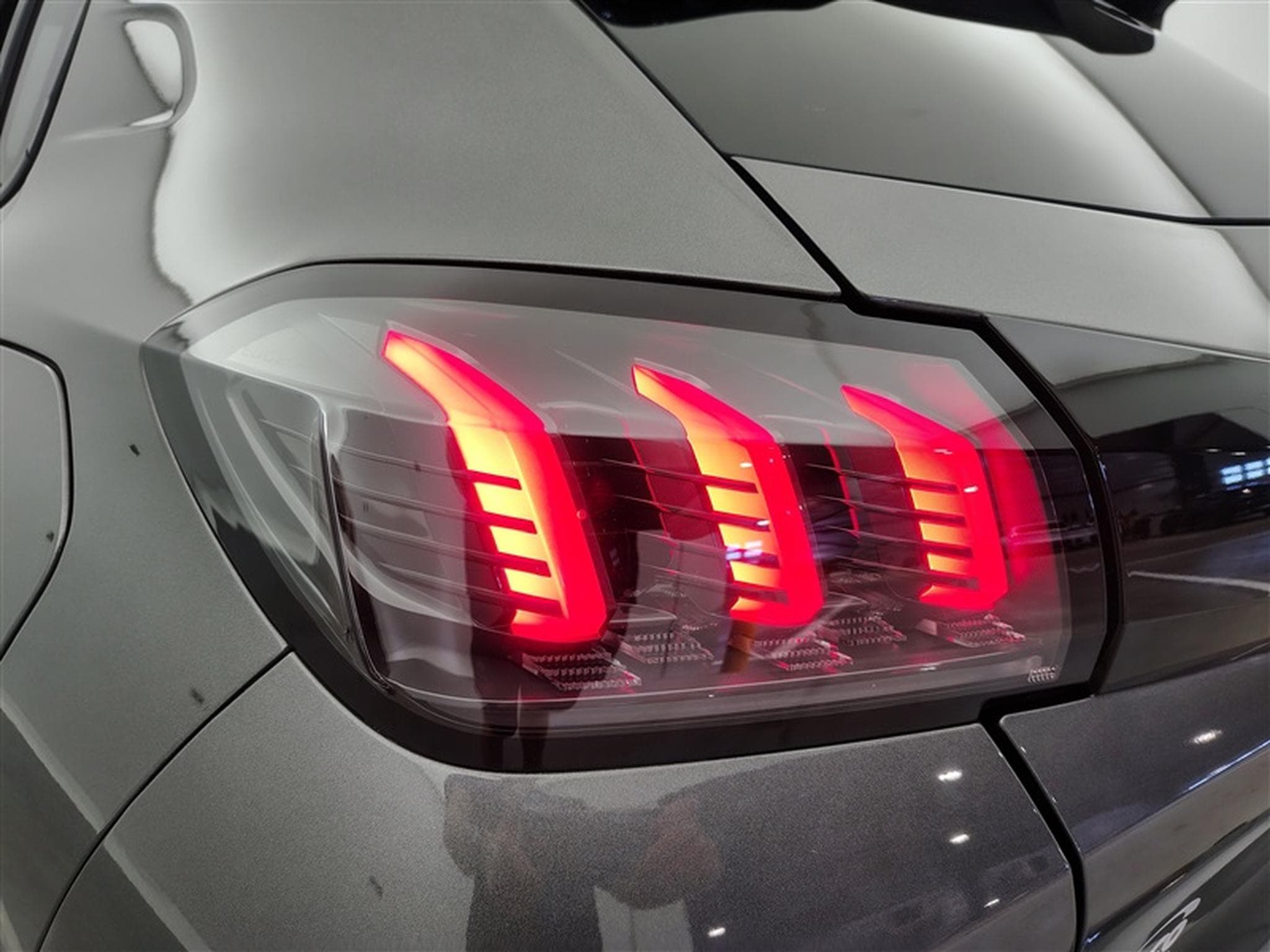 Peugeot 208 1.2i PureTech Allure Pack (2021) - Photo 16
