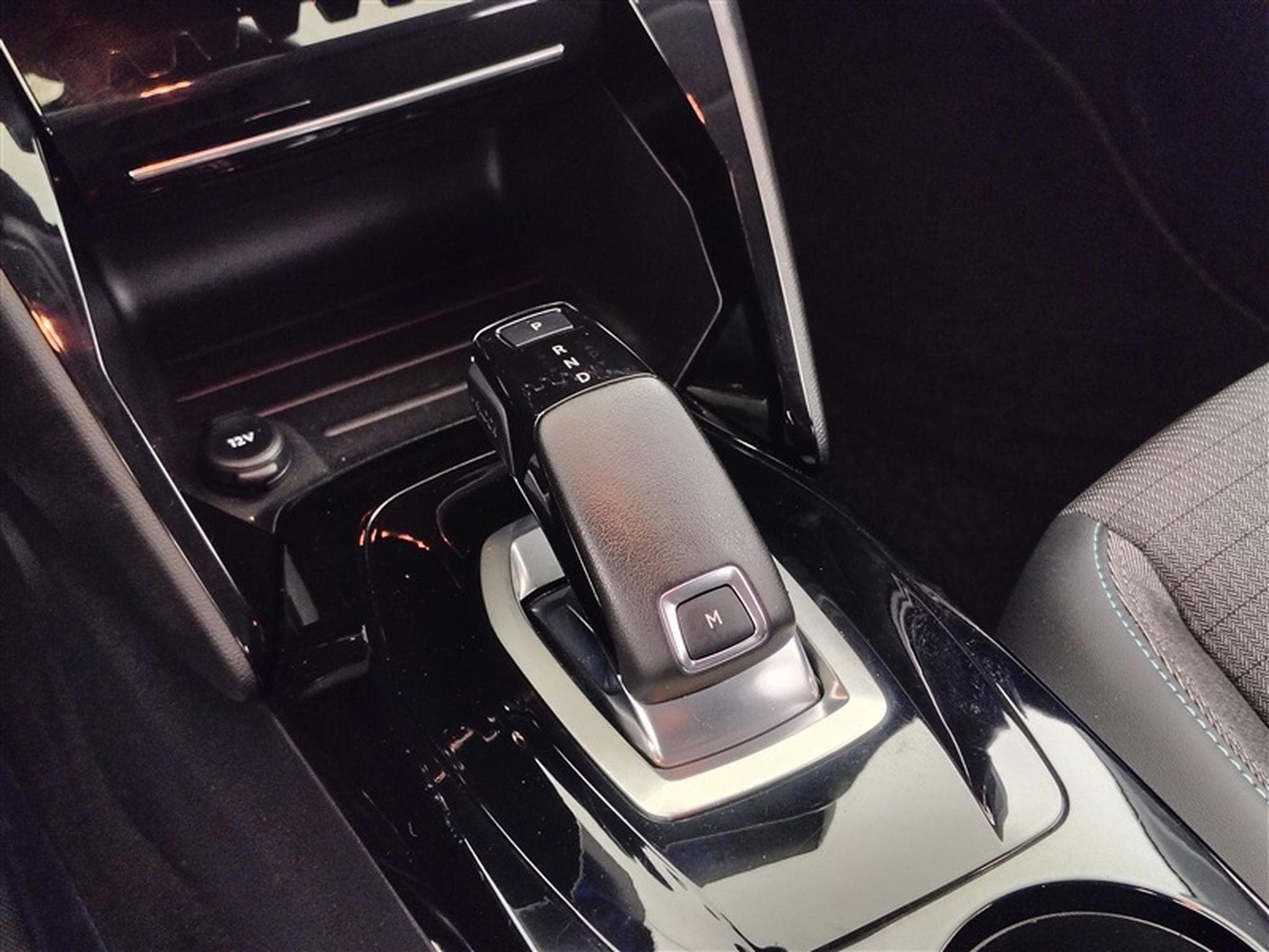 Peugeot 208 1.2i PureTech Allure Pack (2021) - Photo 12