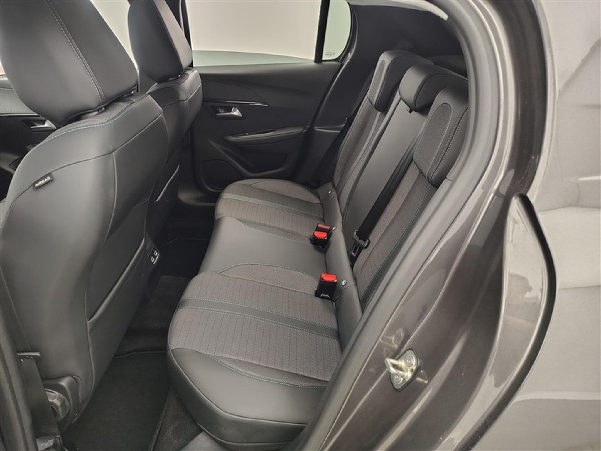 Peugeot 208 1.2i PureTech Allure Pack (2021) - Photo 13