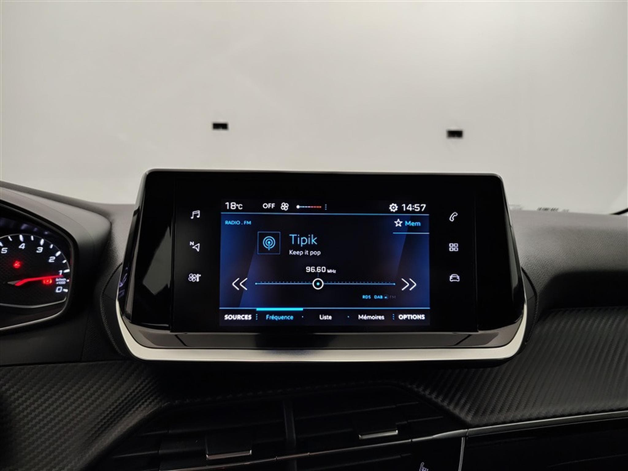 Peugeot 208 1.2 PureTech 82cv Active CLIM / CRUISE / PDC AR / ECRAN 7" (2021) - Photo 11