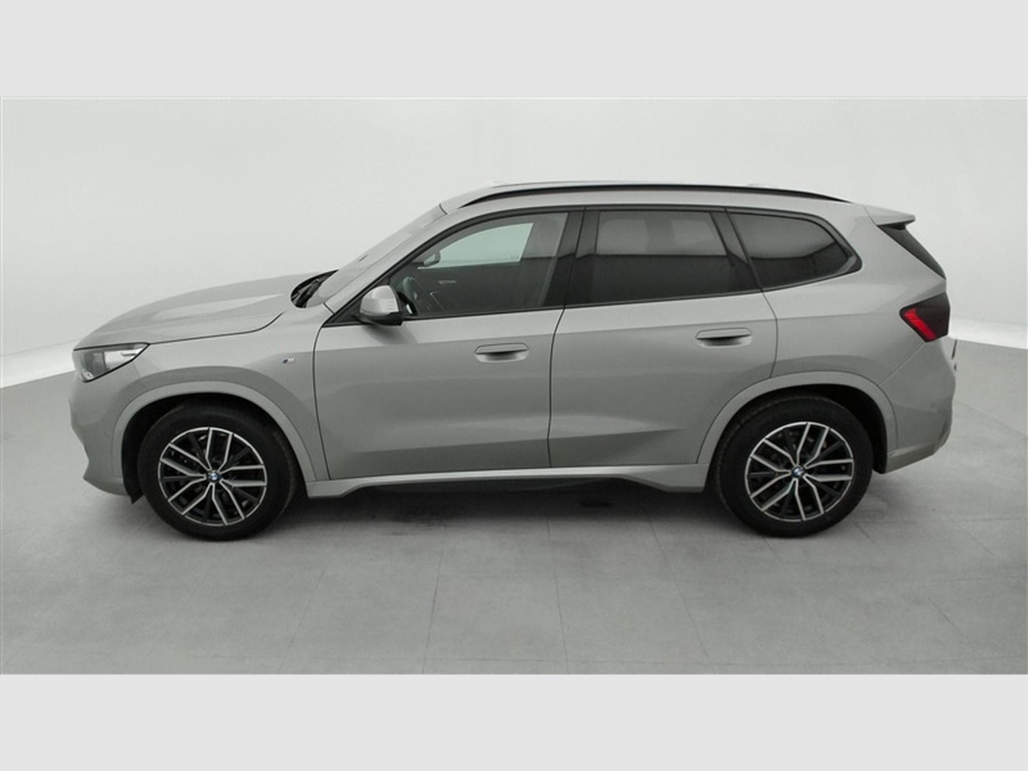 BMW X1 1.5iA sDrive20 MHEV Pack M (2025) - Photo 3
