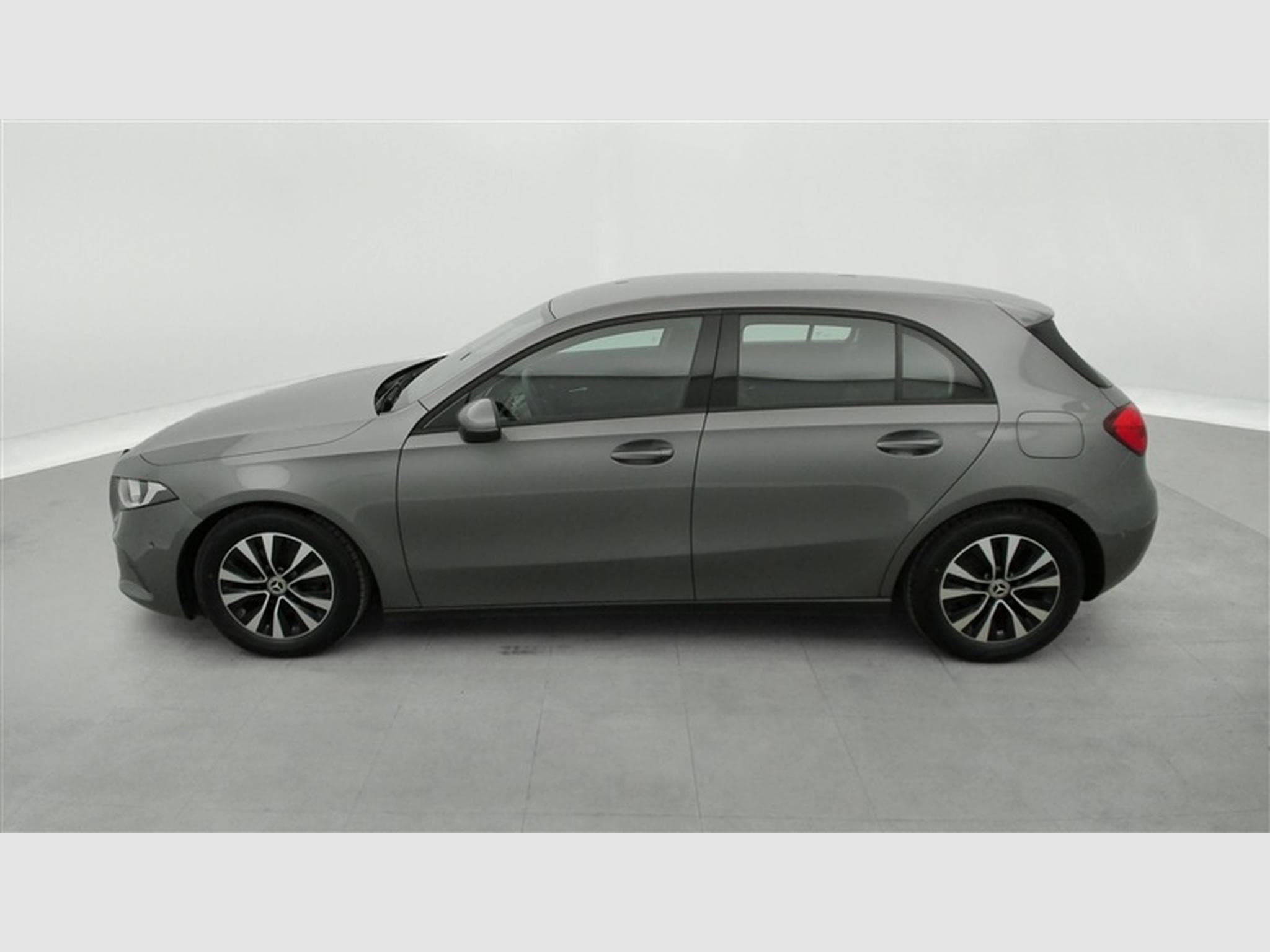 Mercedes A 180 A 180 Business solution NAVI/JA16/PDC AV AR (2022) - Photo 3