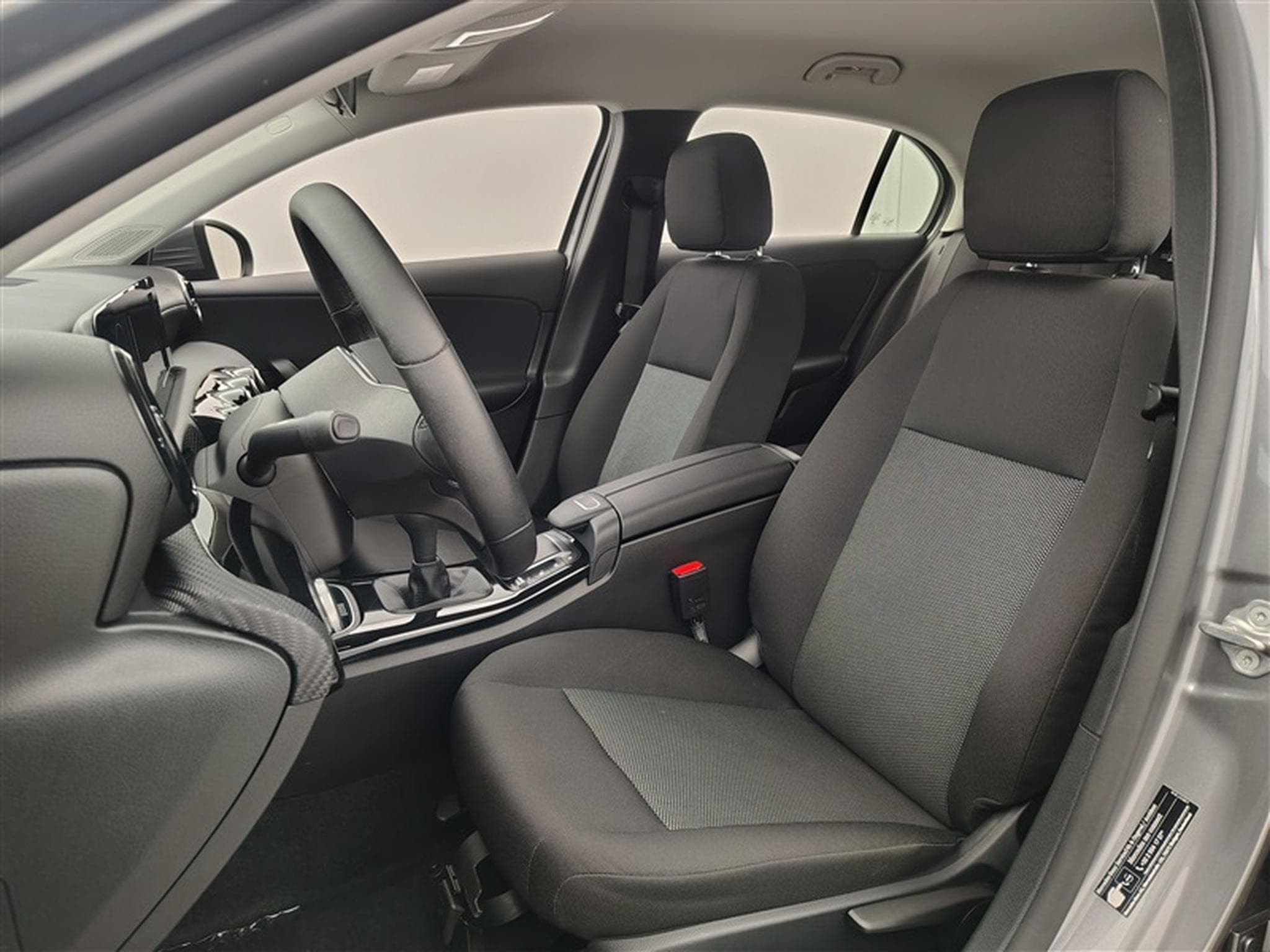 Mercedes A 180 A 180 Business solution NAVI/JA16/PDC AV AR (2022) - Photo 7