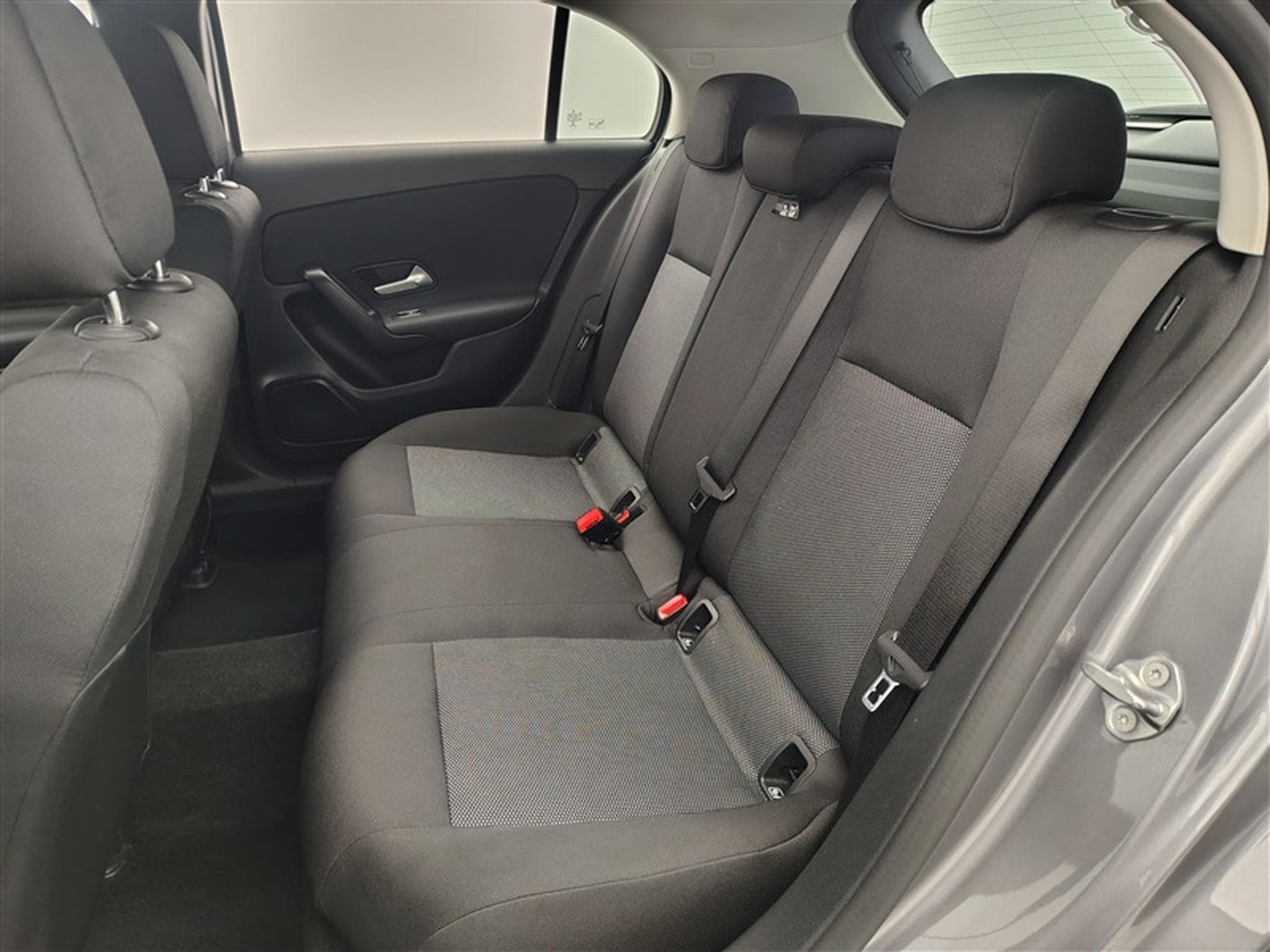 Mercedes A 180 A 180 Business solution NAVI/JA16/PDC AV AR (2022) - Photo 13