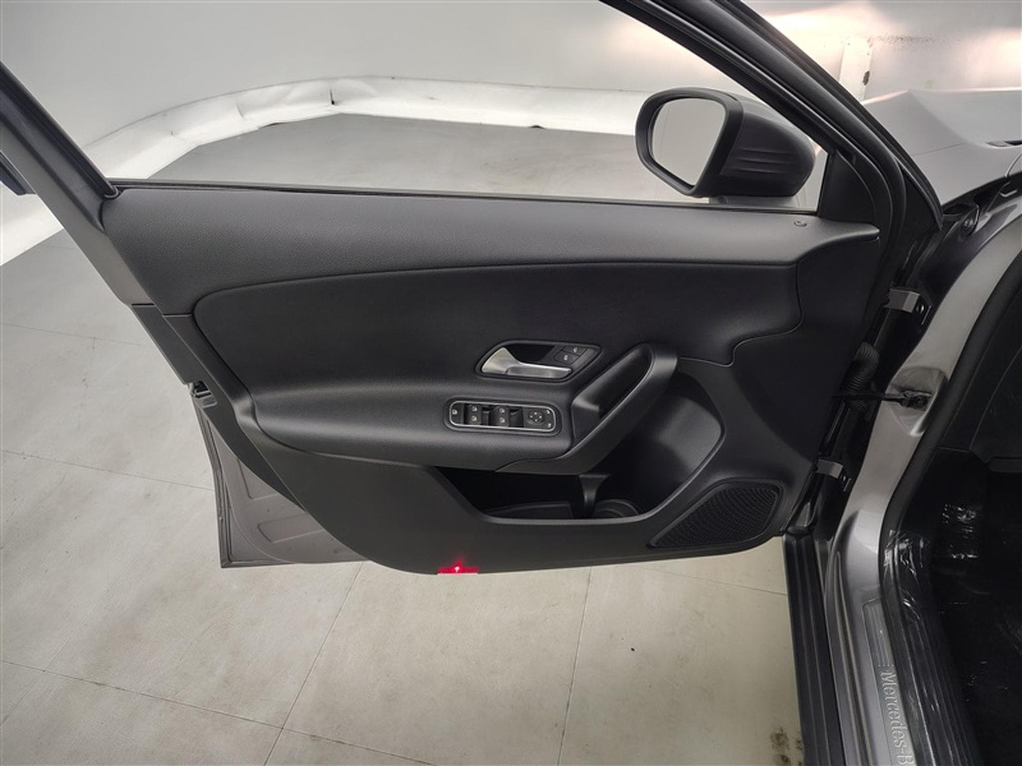 Mercedes A 180 A 180 Business solution NAVI/JA16/PDC AV AR (2022) - Photo 17