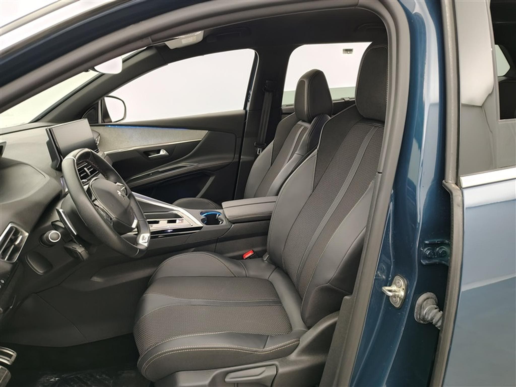 Peugeot 5008 1.2 PureTech 130Cv EAT8 GT 7PL / S-CUIR / NAVI / CAMERA (2023) - Photo 7