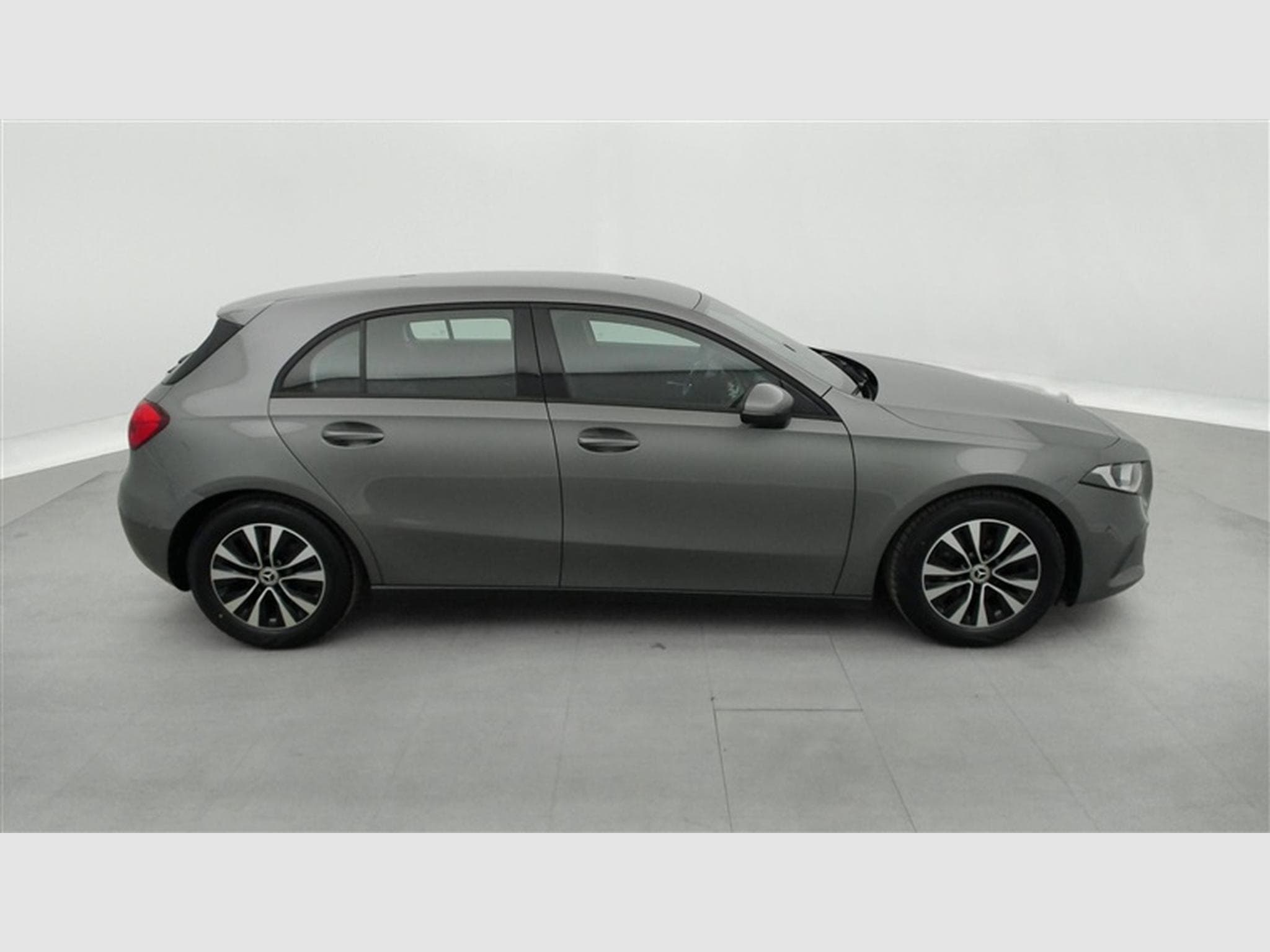 Mercedes A 180 A 180 Business solution NAVI/JA16/PDC AV AR (2022) - Photo 23