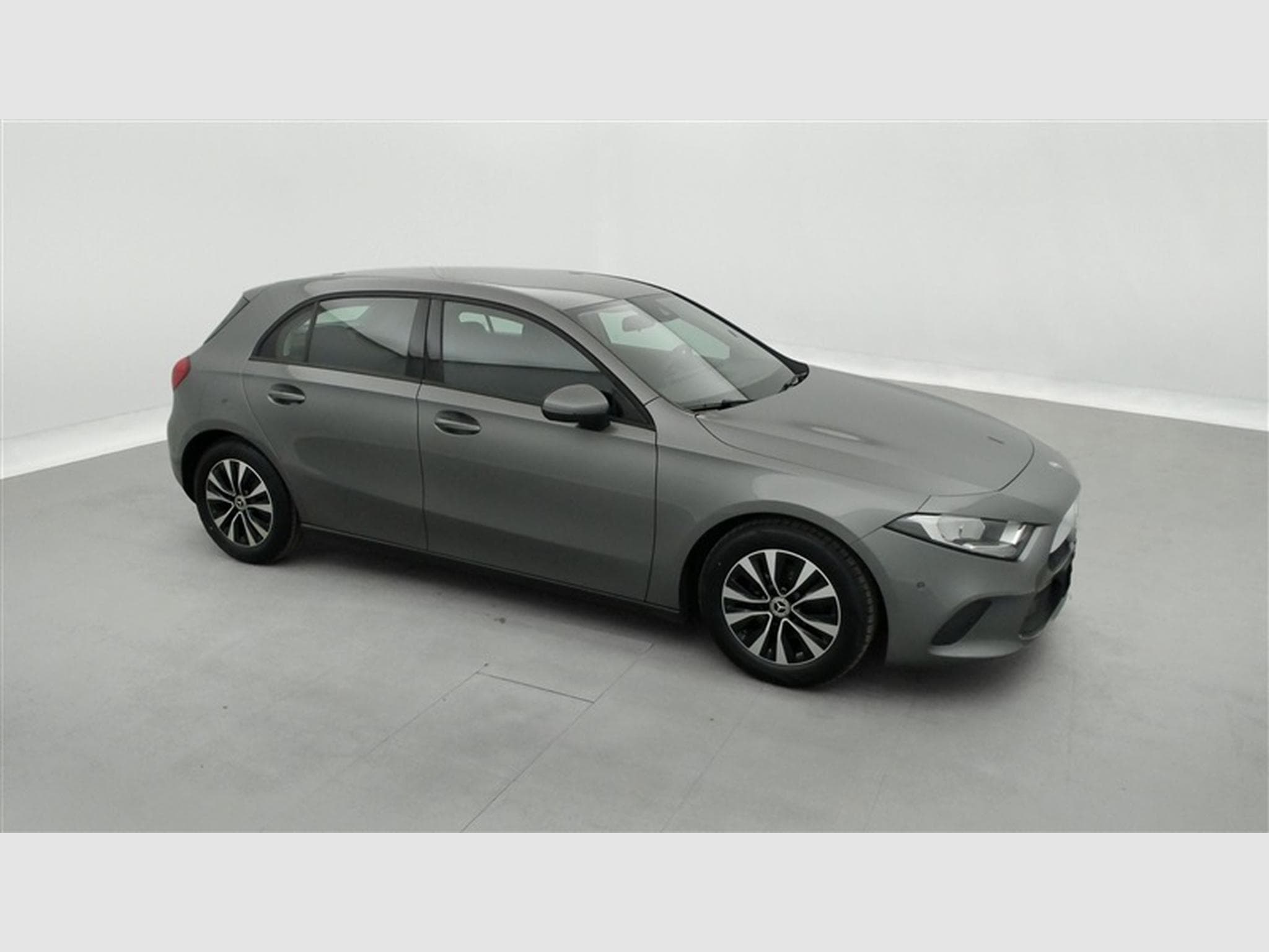 Mercedes A 180 A 180 Business solution NAVI/JA16/PDC AV AR (2022) - Photo 22