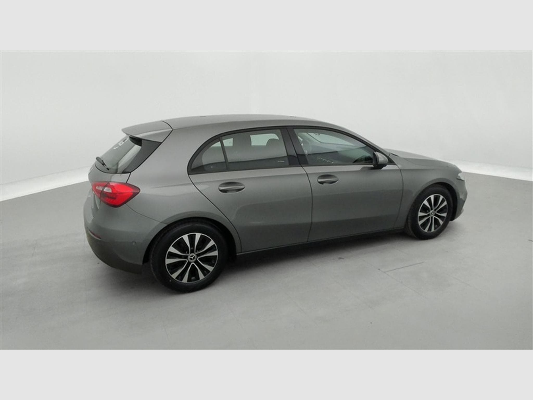 Mercedes A 180 A 180 Business solution NAVI/JA16/PDC AV AR (2022) - Photo 24