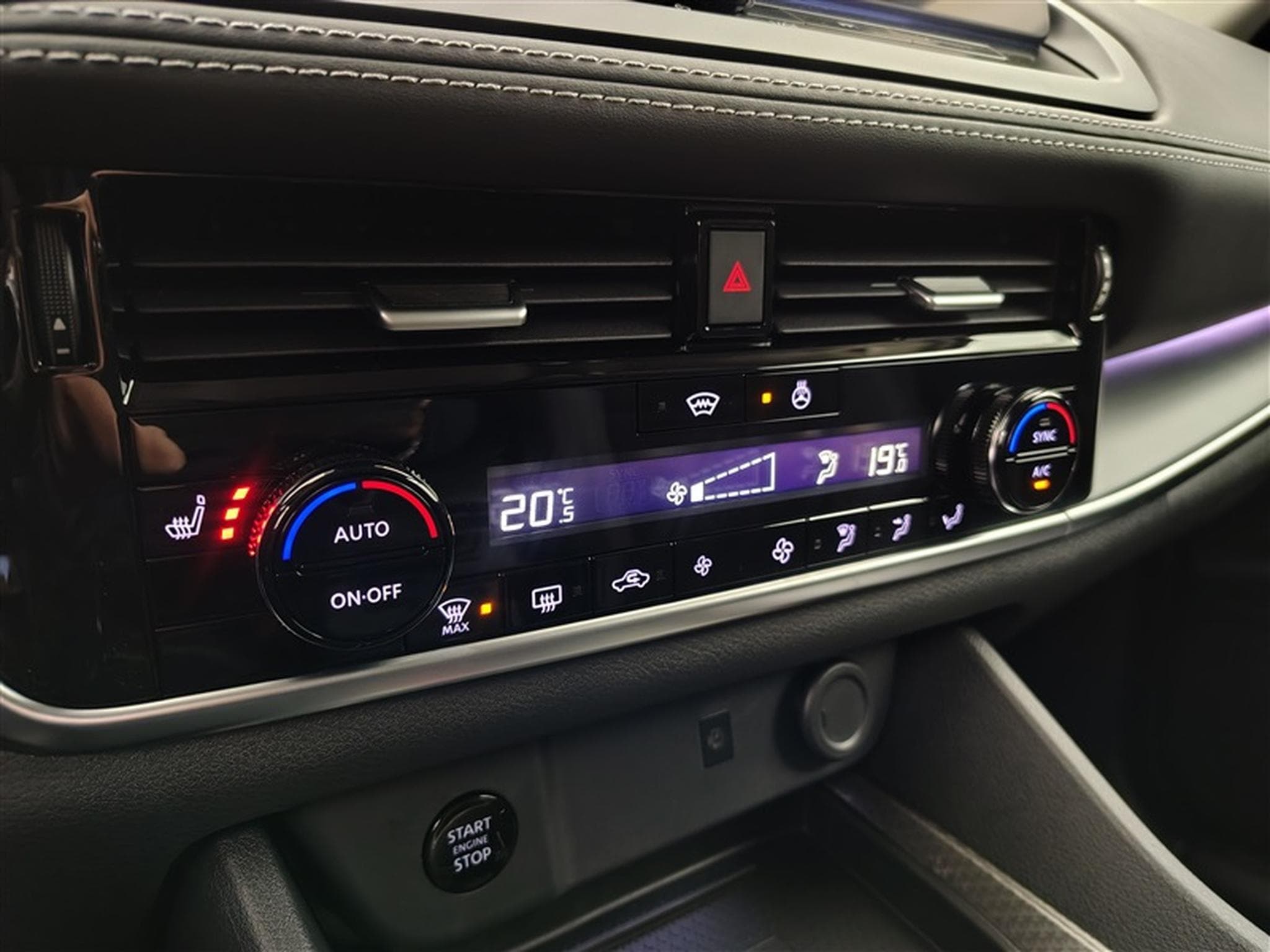 Nissan Qashqai 1.3 DIG-T MHEV X-Tronic N-Connecta CARPLAY / FULL LED / CAM (2026) - Photo 19