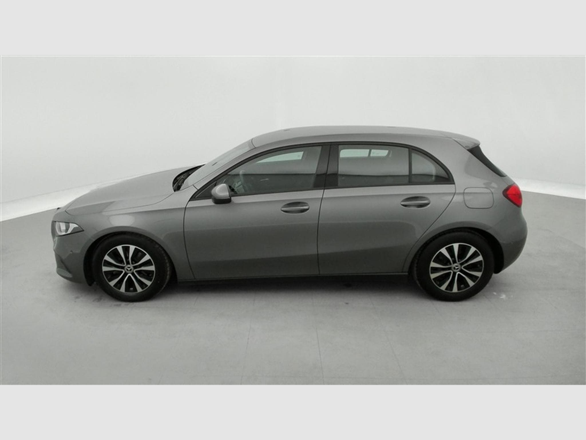 Mercedes A 180 d 7G-DCT Business Line Navi / PDC av+ar (2022) - Photo 3