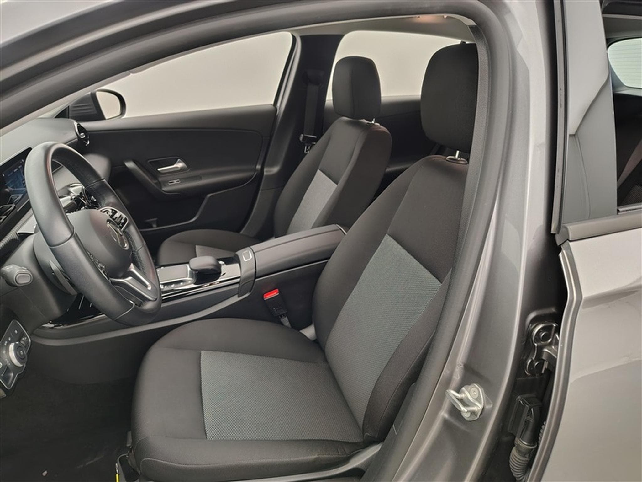 Mercedes A 180 d 7G-DCT Business Line Navi / PDC av+ar (2022) - Photo 7