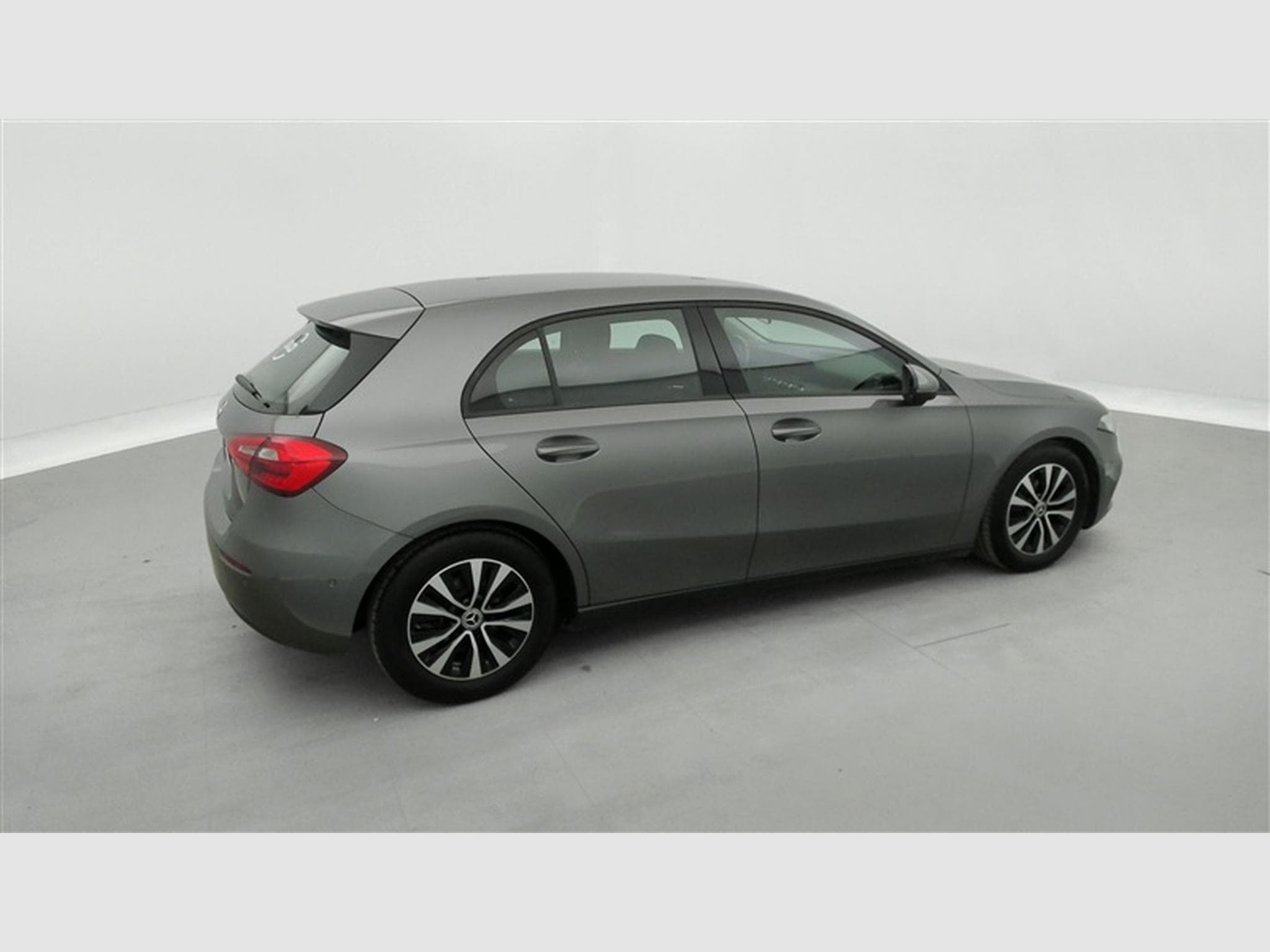 Mercedes A 180 d 7G-DCT Business Line Navi / PDC av+ar (2022) - Photo 24