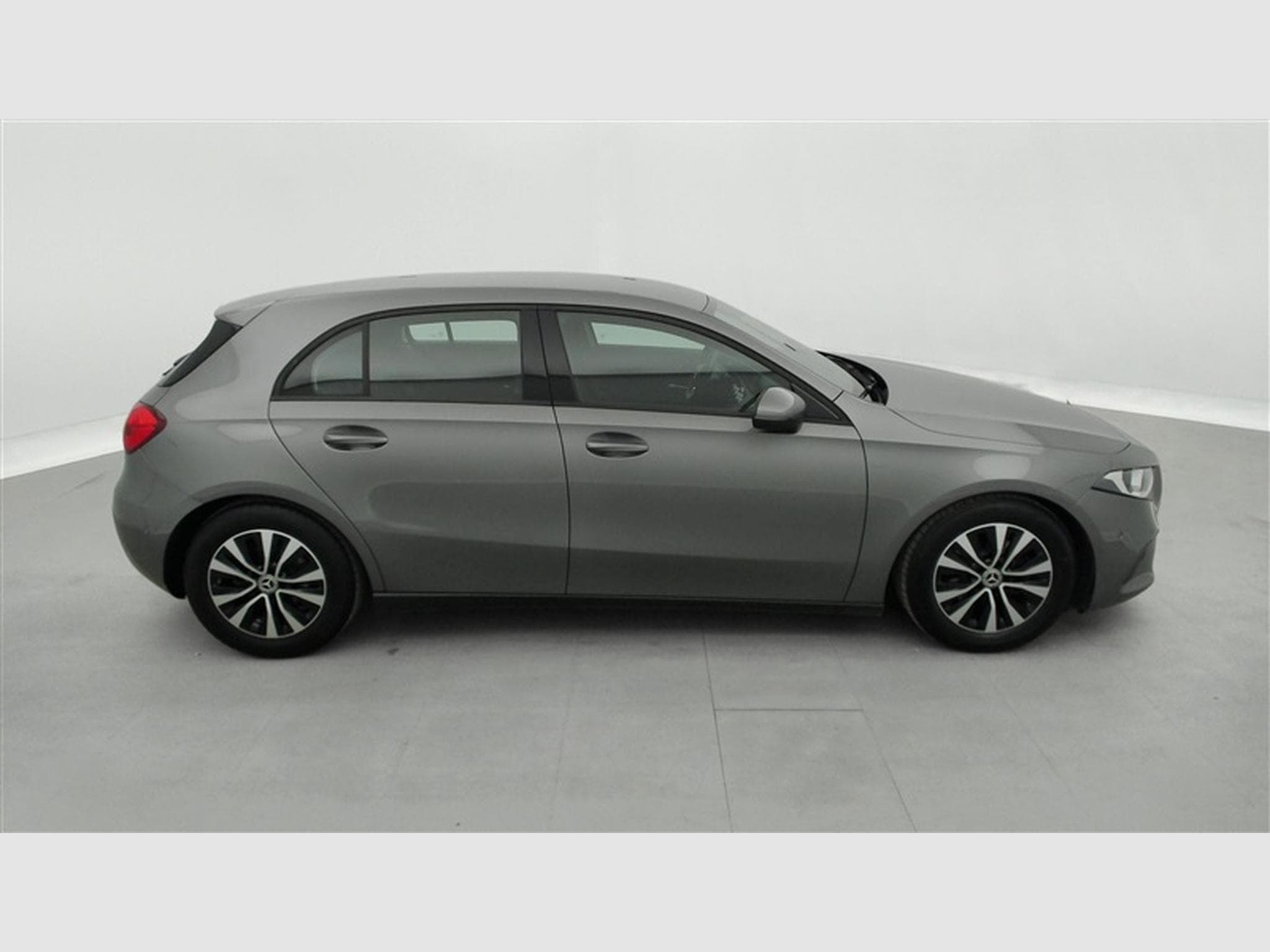 Mercedes A 180 d 7G-DCT Business Line Navi / PDC av+ar (2022) - Photo 23