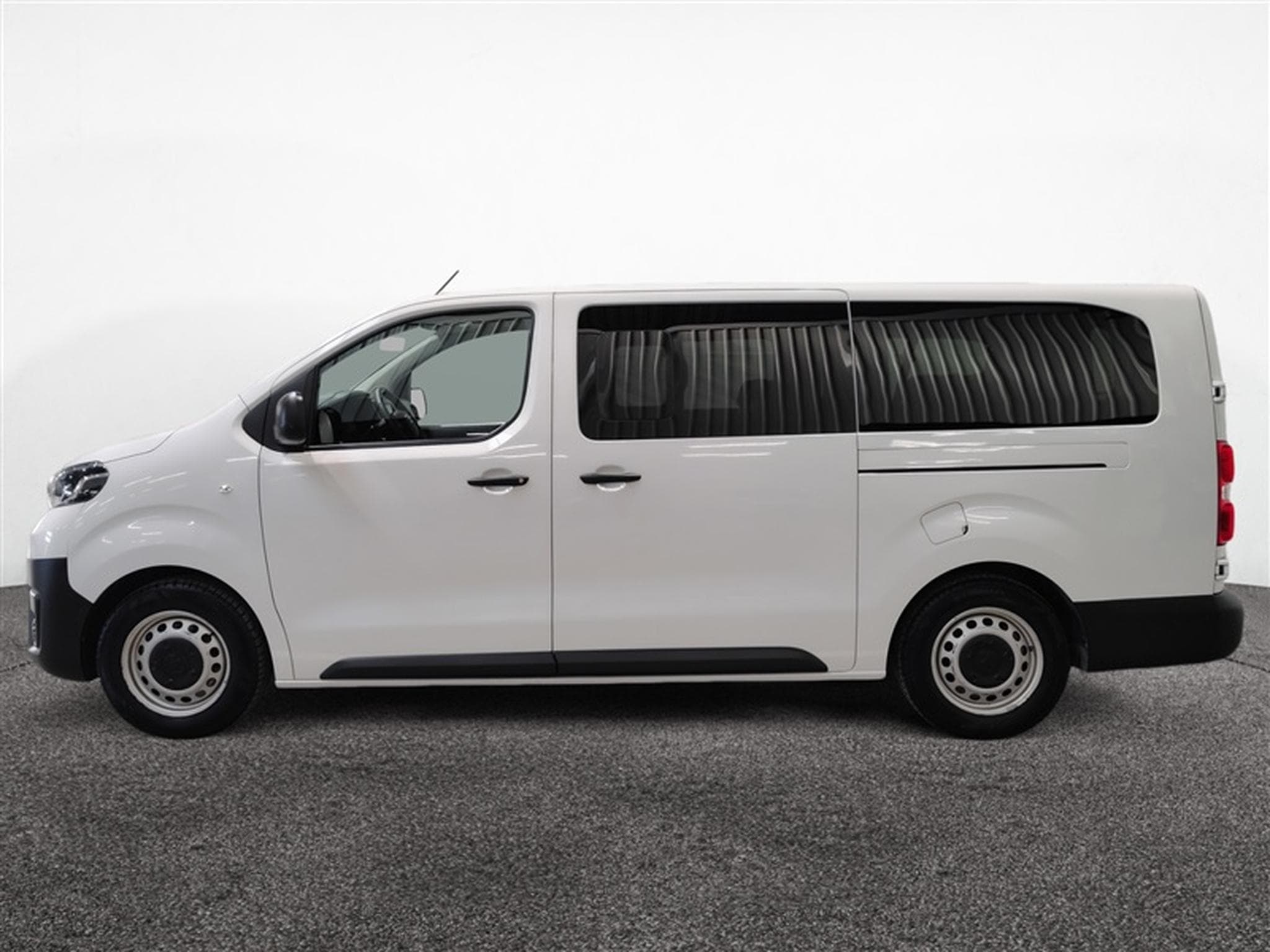 Toyota Proace 2.0 D-4D 145Cv Long 8PL CARPLAY / CAMERA / CLIM (2023) - Photo 3