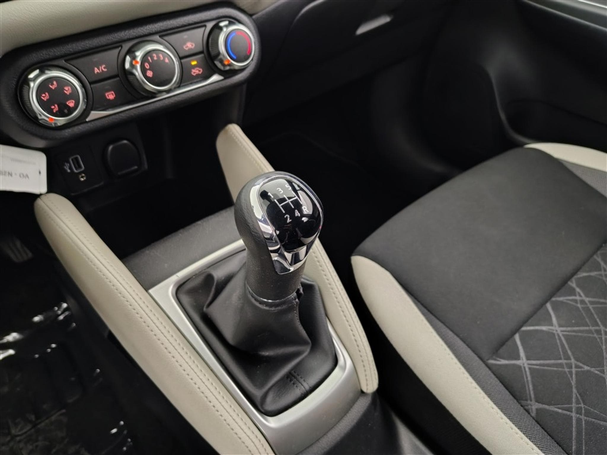 Nissan Micra 1.0 IG-T Tekna (2022) - Photo 12
