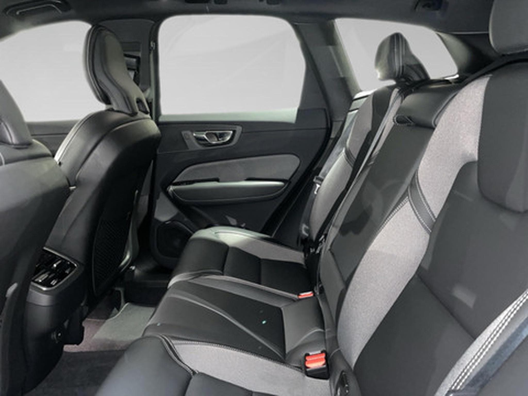 Volvo XC60 B4 P Geartronic Inscription (2022) - Photo 11