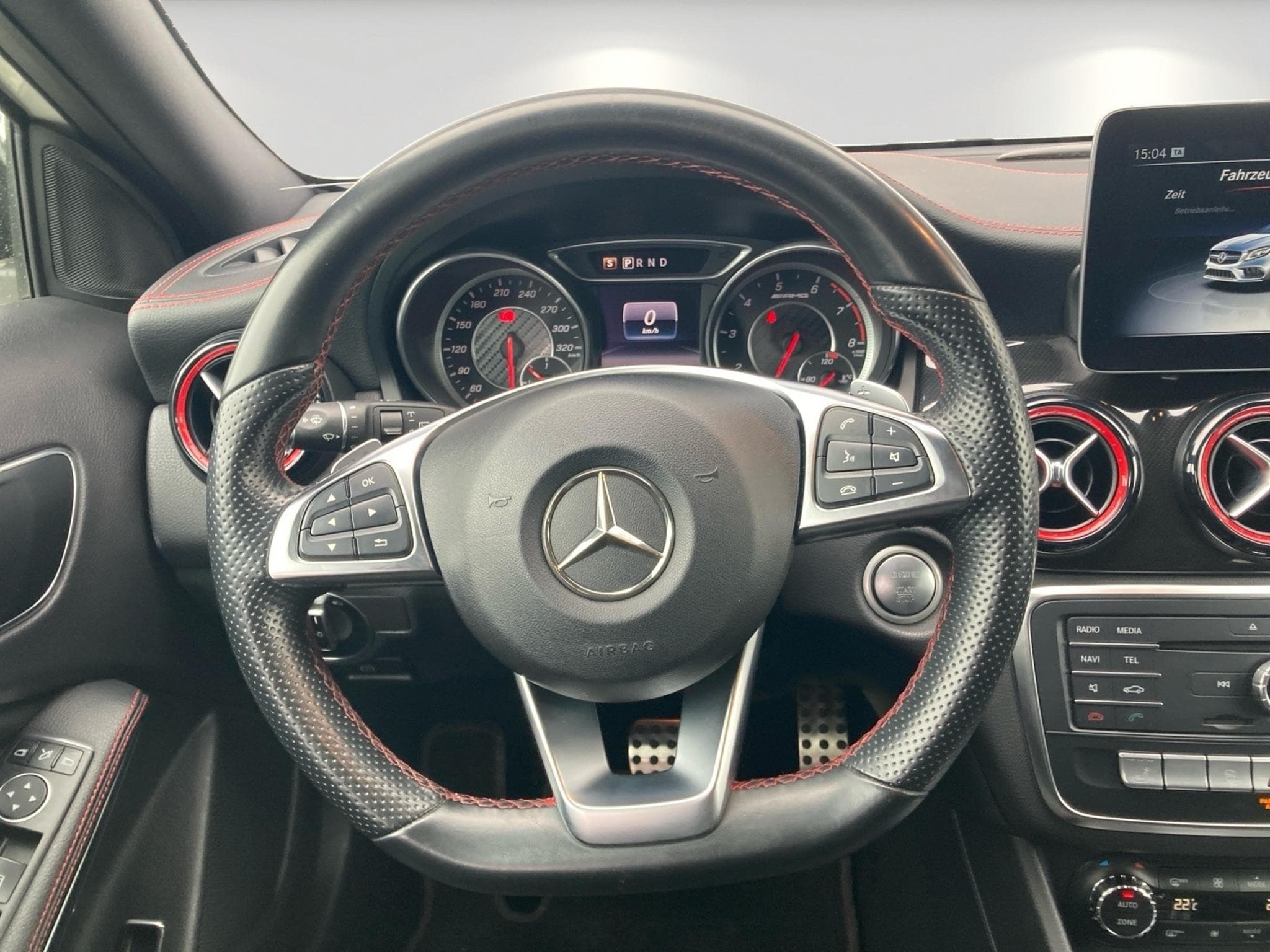 Mercedes GLA 45 AMG 4Matic/Navi/Kamera Night Paket Pano (2018) - Foto 13