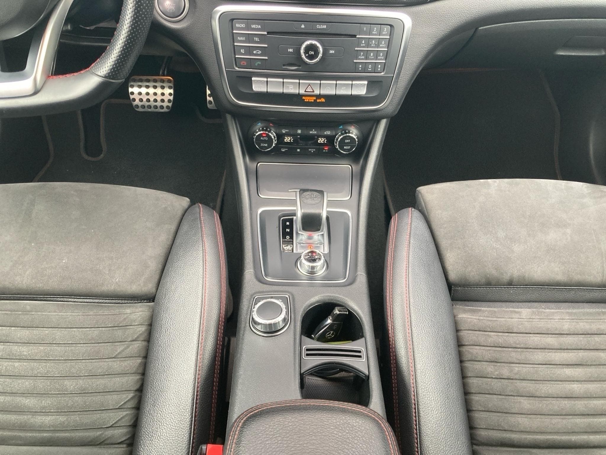 Mercedes GLA 45 AMG 4Matic/Navi/Kamera Night Paket Pano (2018) - Foto 10