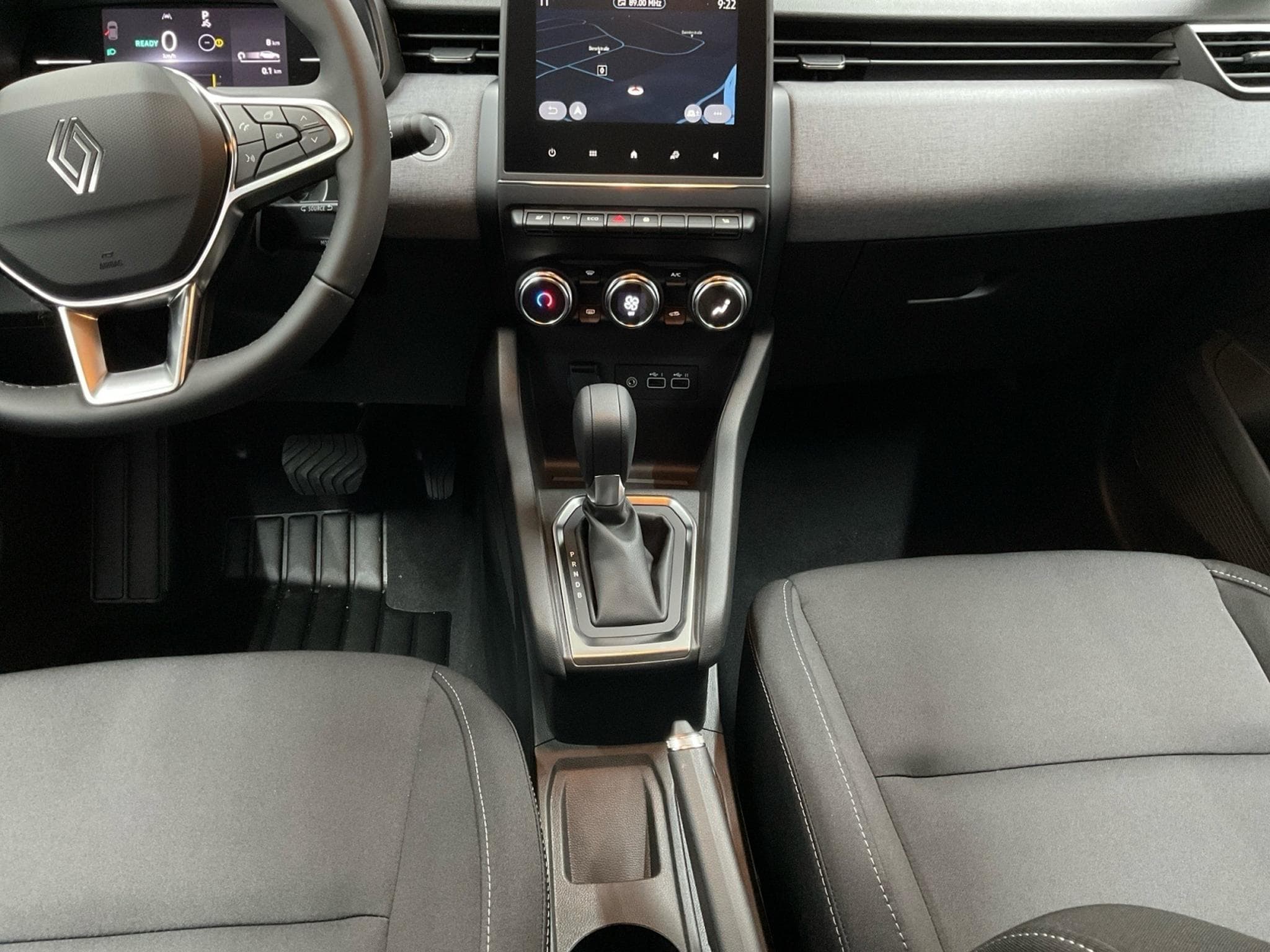 Renault Clio Evolution Full Hybrid E-Tech 145 (2026) - Photo 10