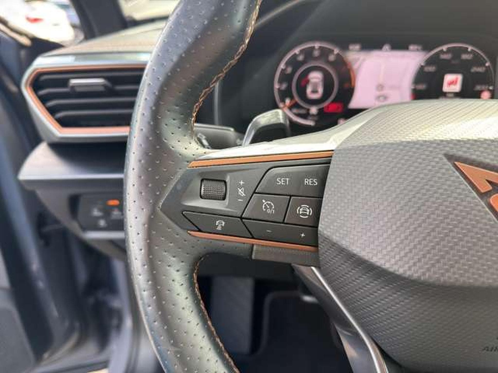 CUPRA Formentor 2.0 TSI 4Drive/Navi/SHZ/19 Zoll/ACC (2022) - Photo 24