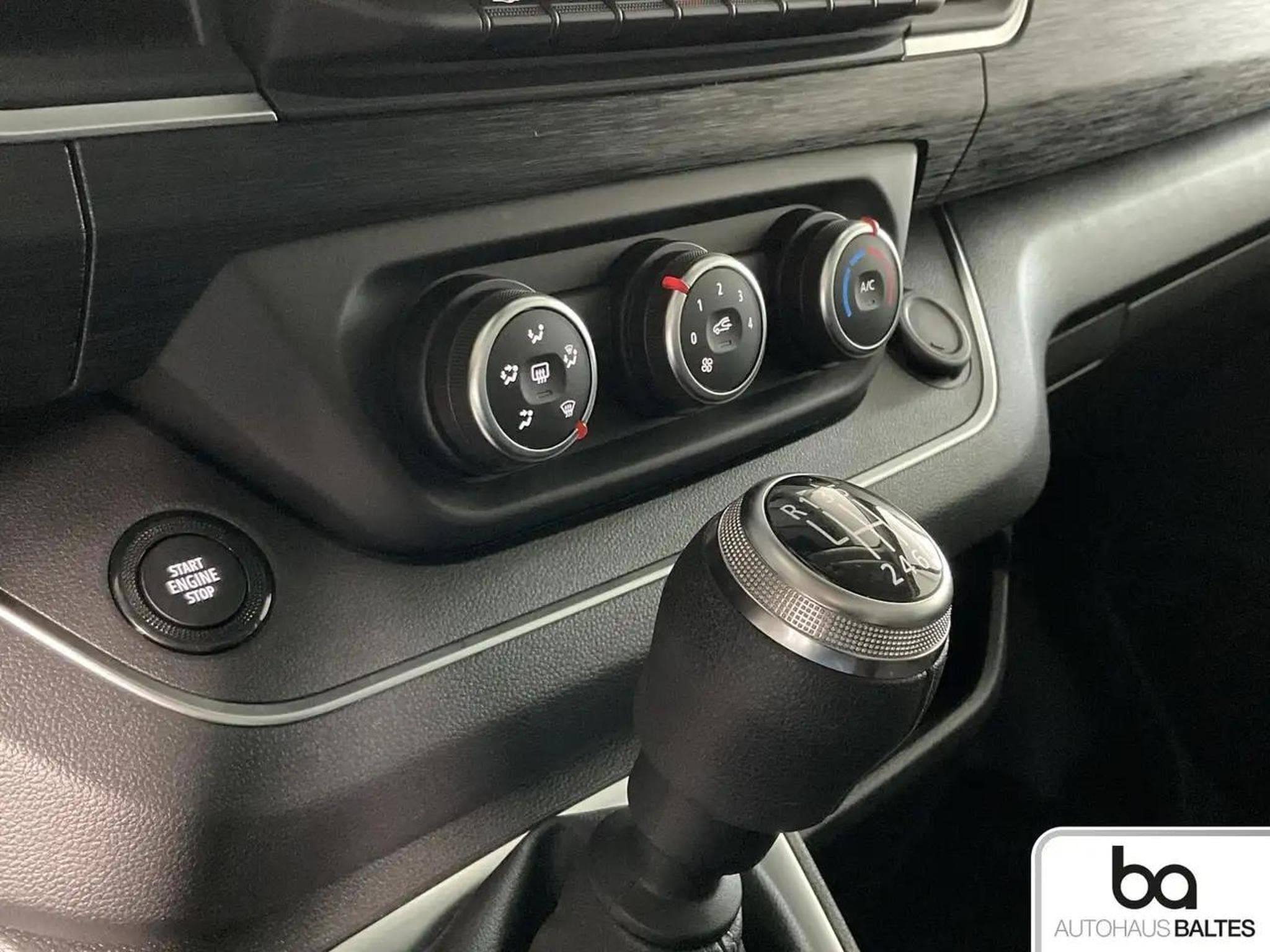 Nissan Primastar (2025) - Photo 11