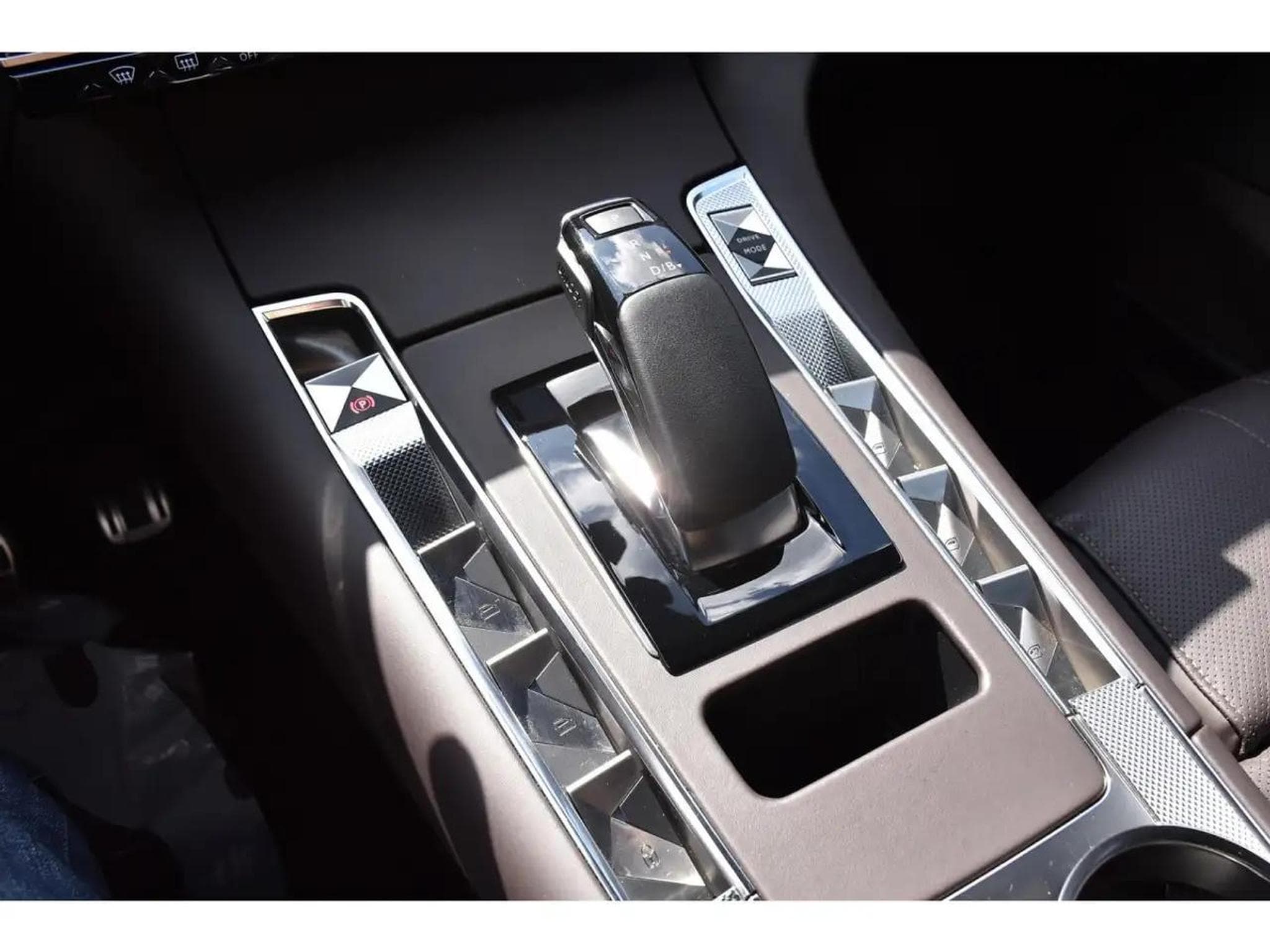 DS Automobiles DS7 (2024) - Photo 24