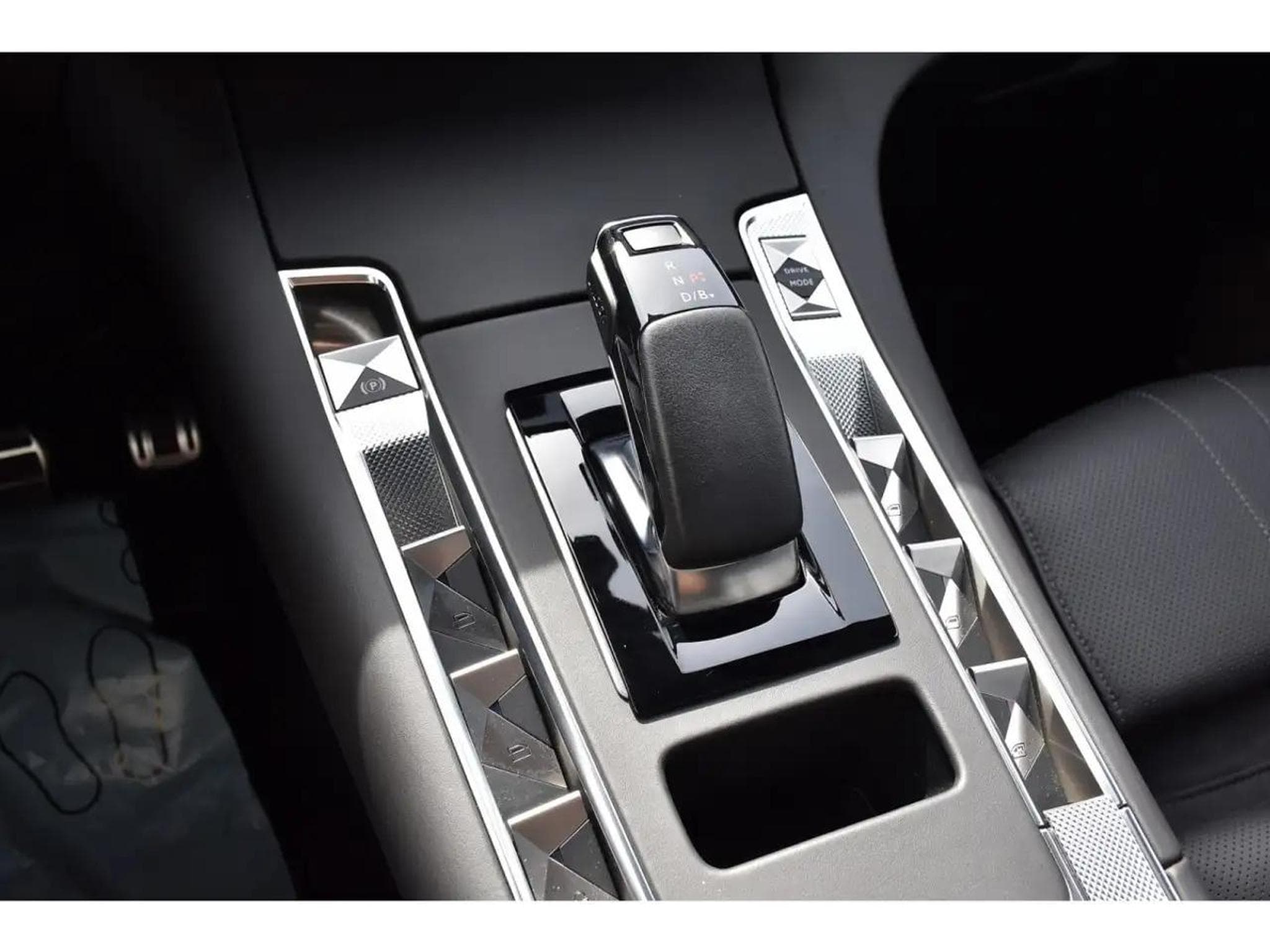 DS Automobiles DS7 (2024) - Photo 23