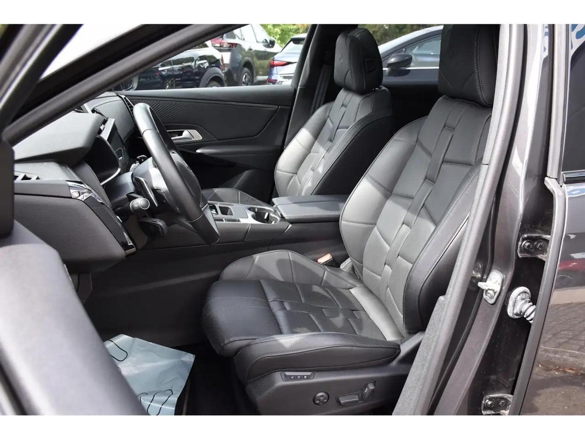 DS Automobiles DS7 (2024) - Photo 6