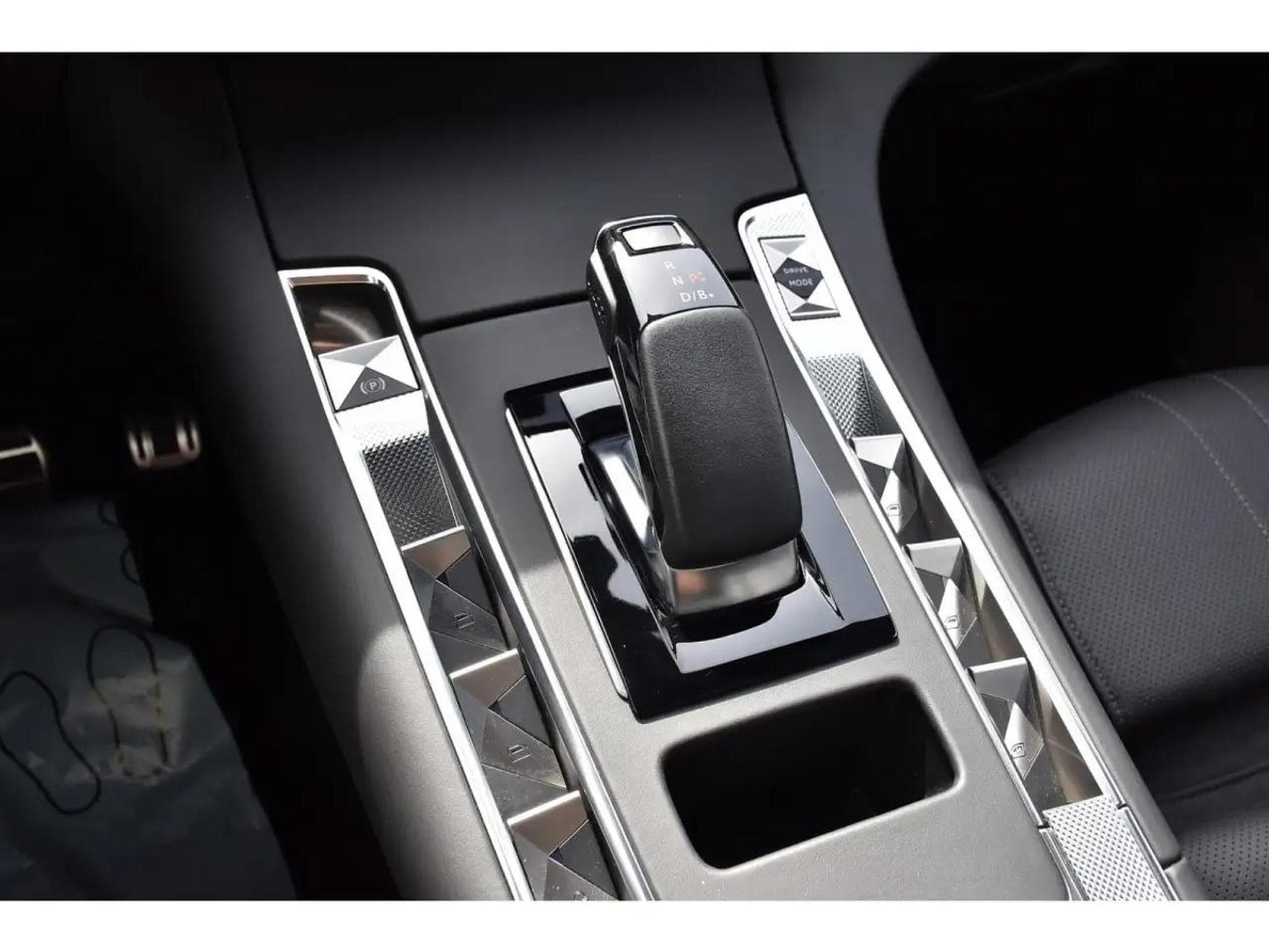 DS Automobiles DS7 (2024) - Photo 23