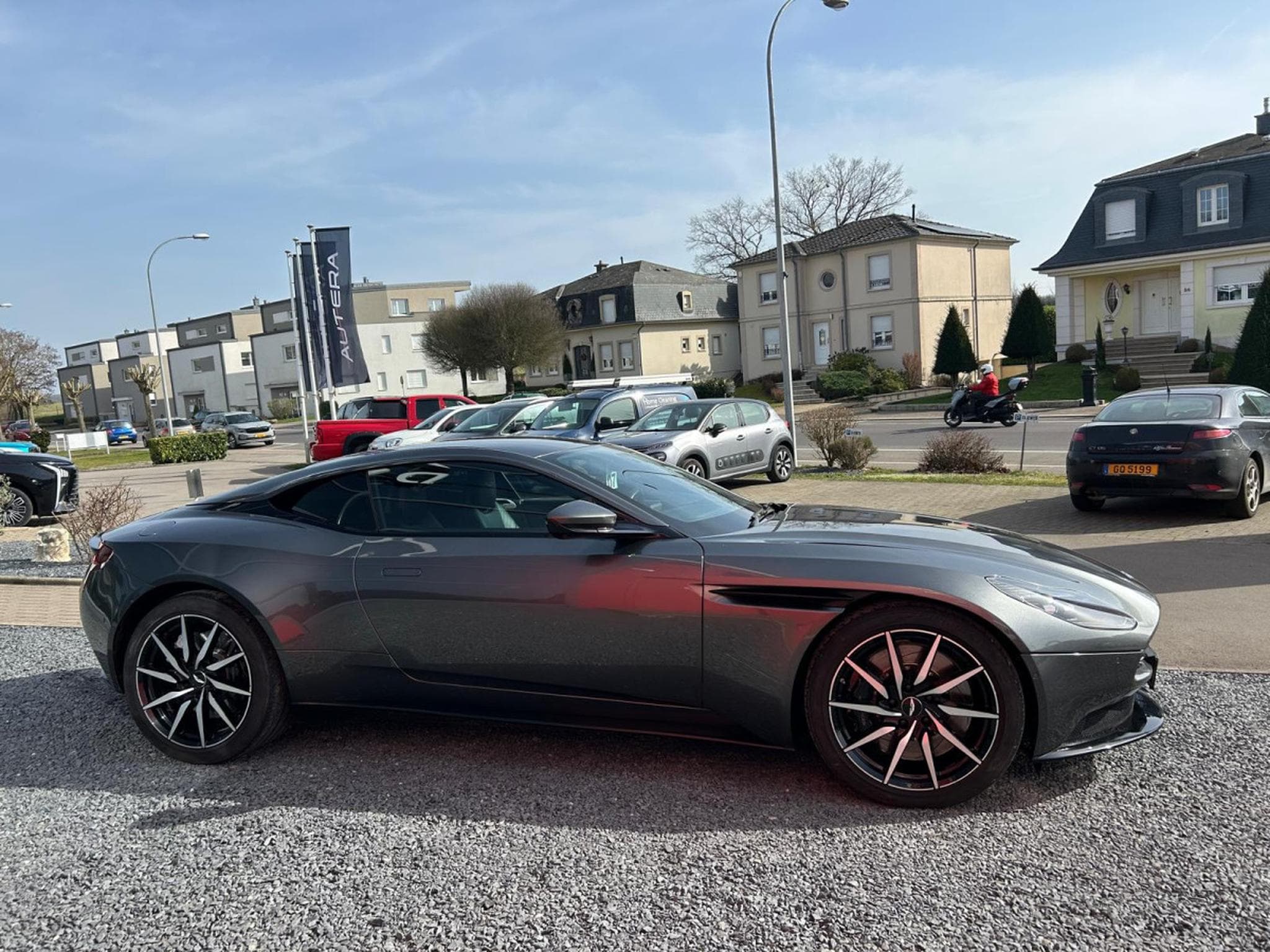 Aston-Martin DB11 DB 11 (2020) - Photo 6