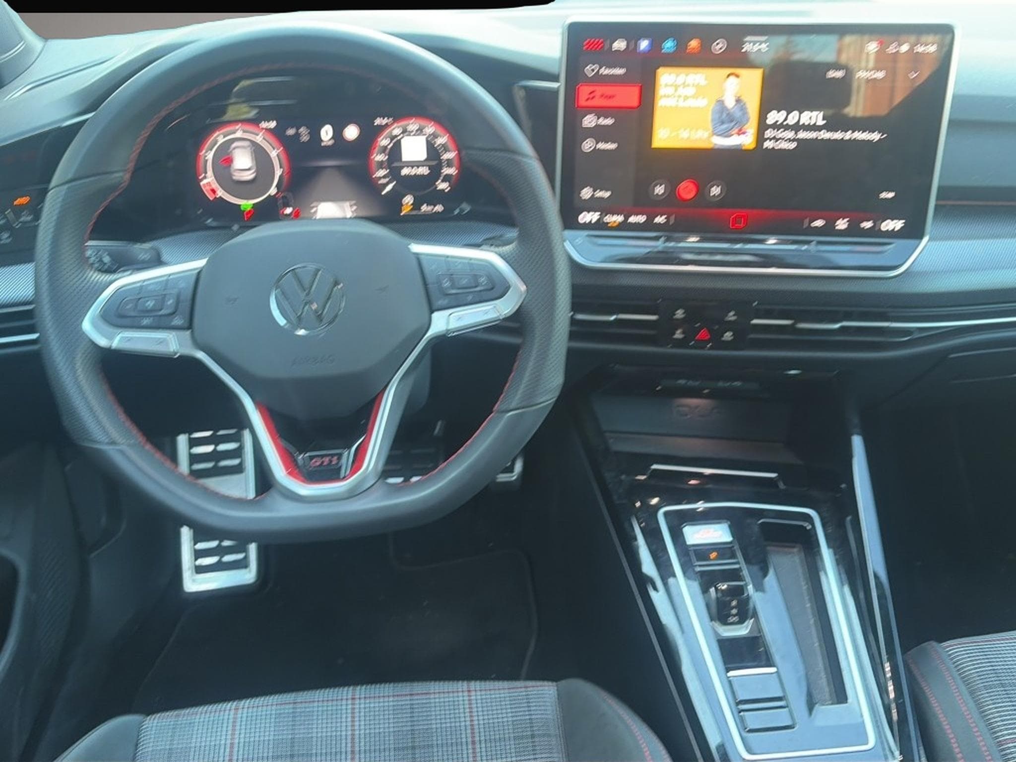 VW Golf (2025) - Photo 3