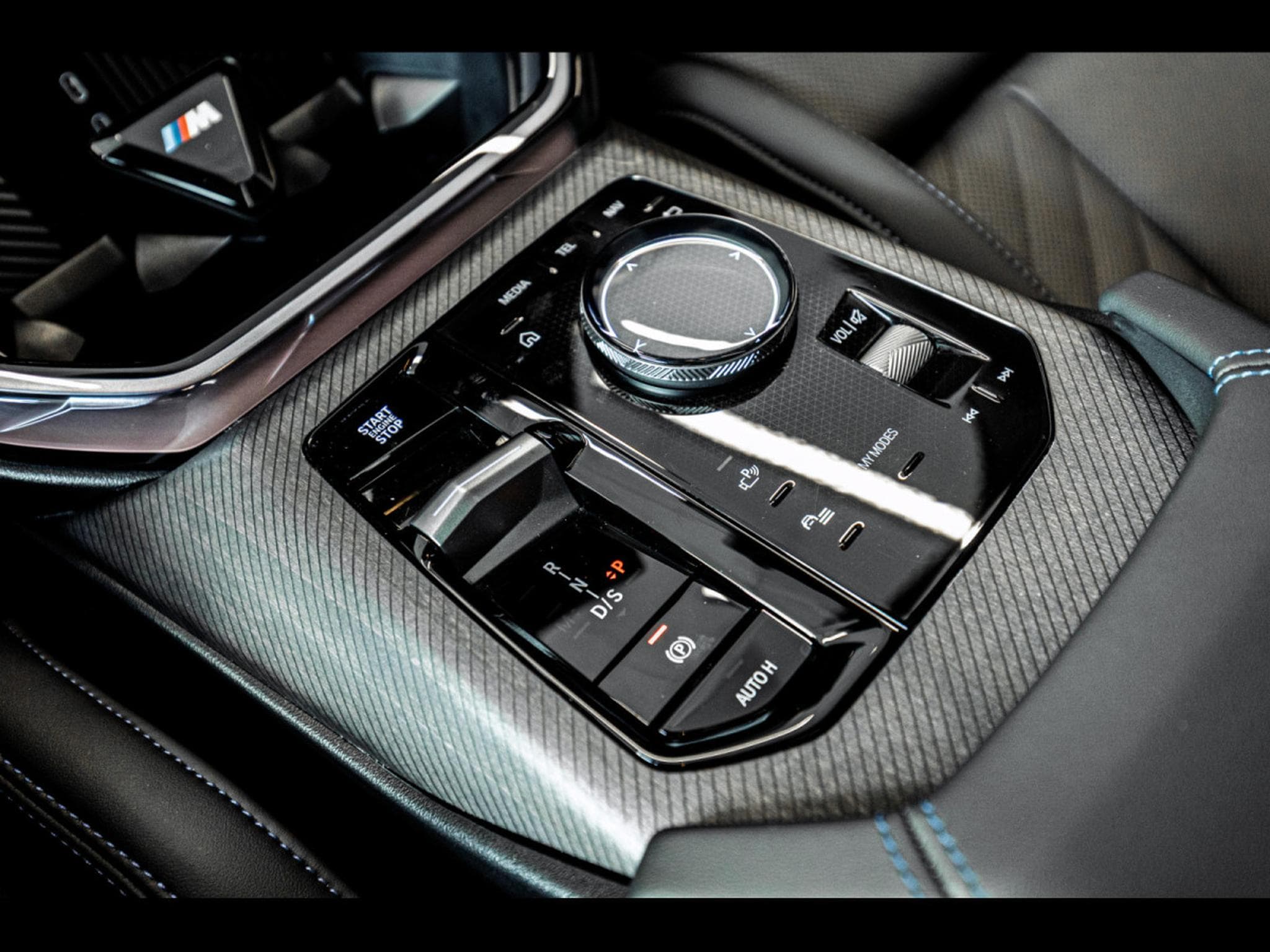 BMW X3 I XDRIVE (G45) STEPTRONIC (398 CH) - BLACK SAPPHIRE METALLIC (2025) - Photo 22