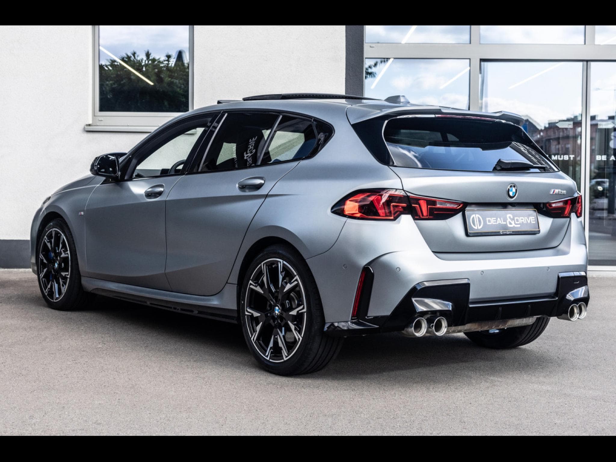BMW M135 i XDRIVE (F70) - FACELIFT - FROZEN PURE GREY METALLIC (2025) - Photo 3