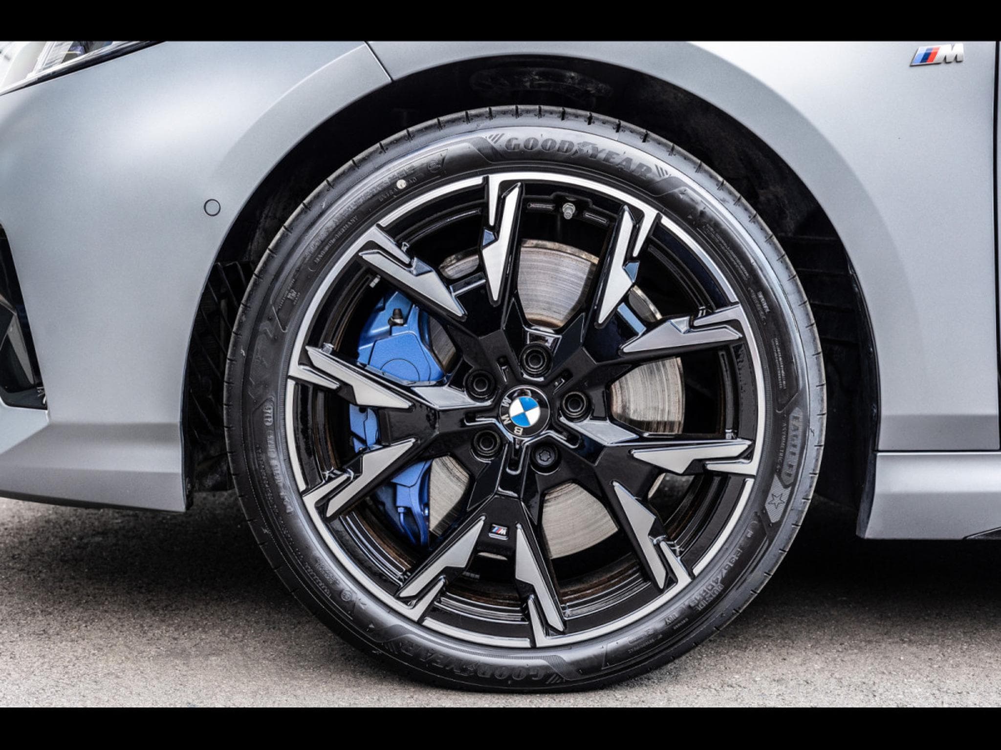 BMW M135 i XDRIVE (F70) - FACELIFT - FROZEN PURE GREY METALLIC (2025) - Photo 9