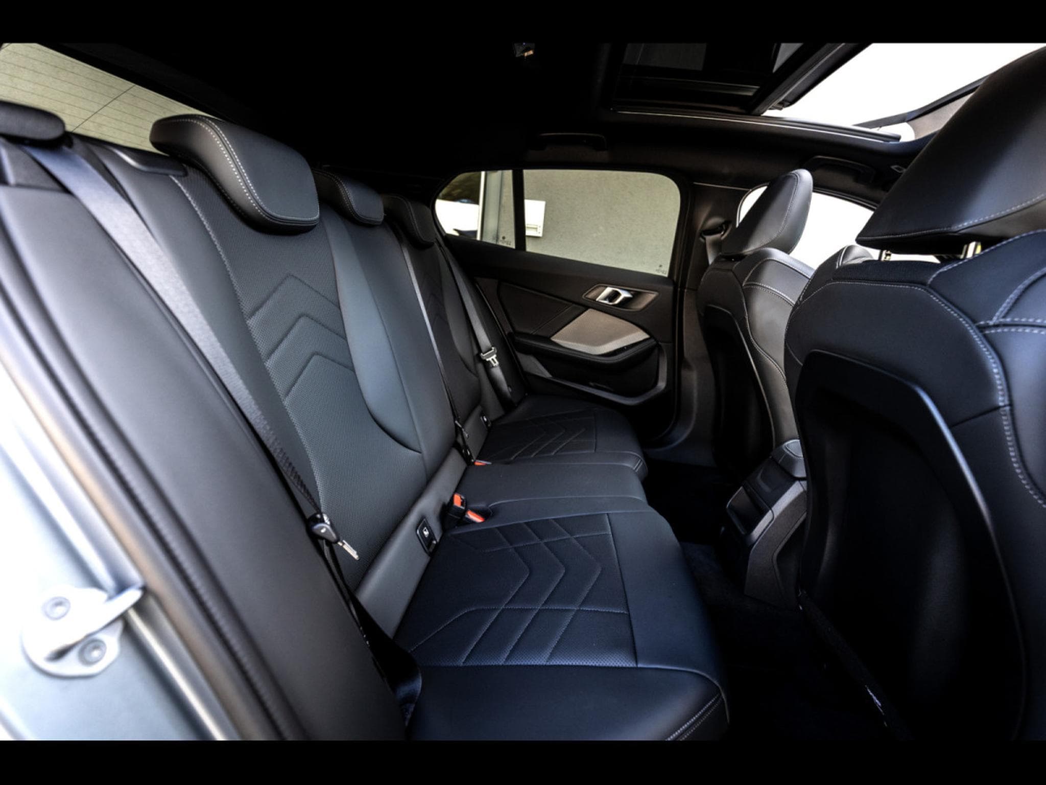 BMW M135 i XDRIVE (F70) - FACELIFT - FROZEN PURE GREY METALLIC (2025) - Photo 17