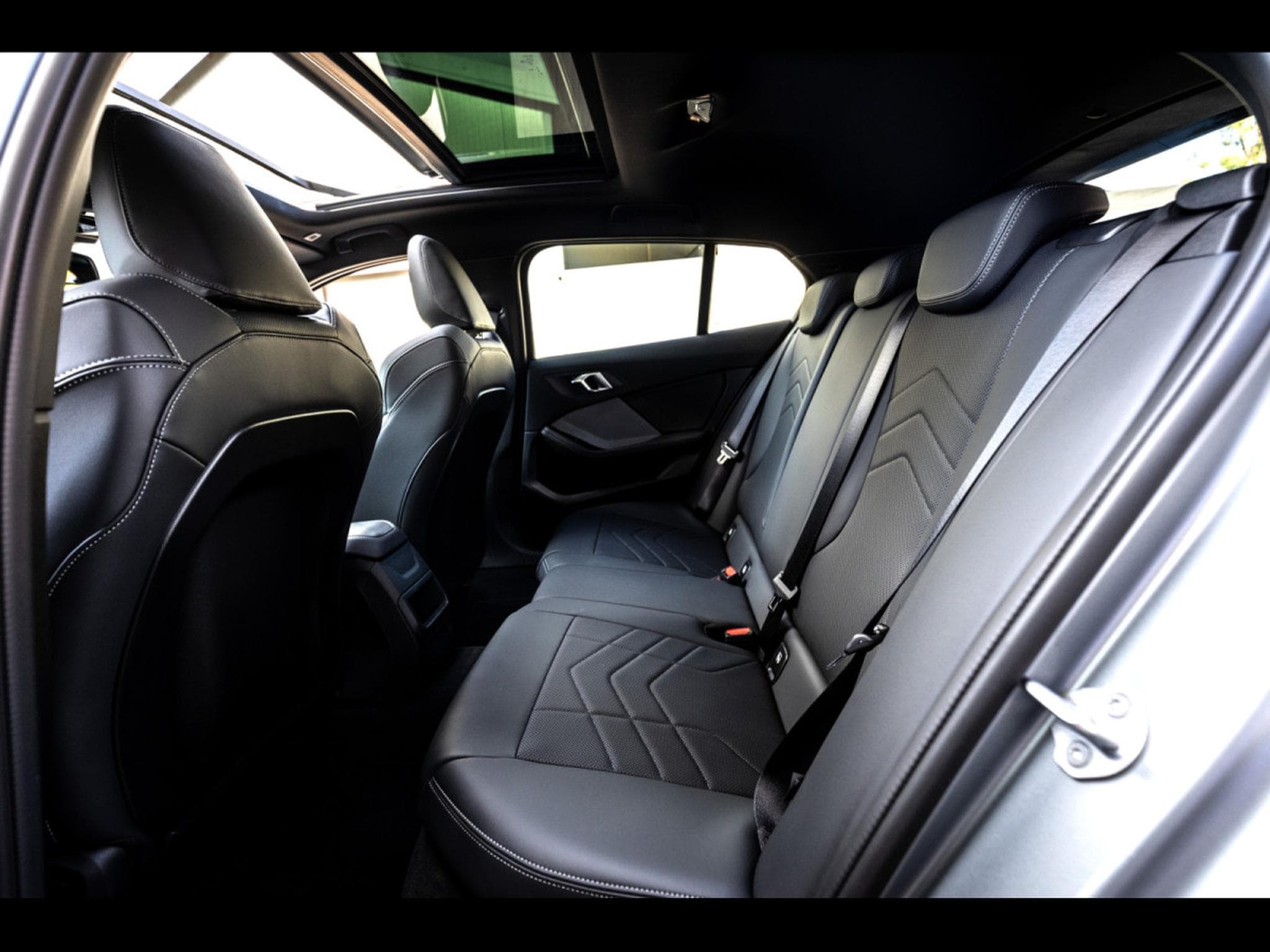 BMW M135 i XDRIVE (F70) - FACELIFT - FROZEN PURE GREY METALLIC (2025) - Photo 15