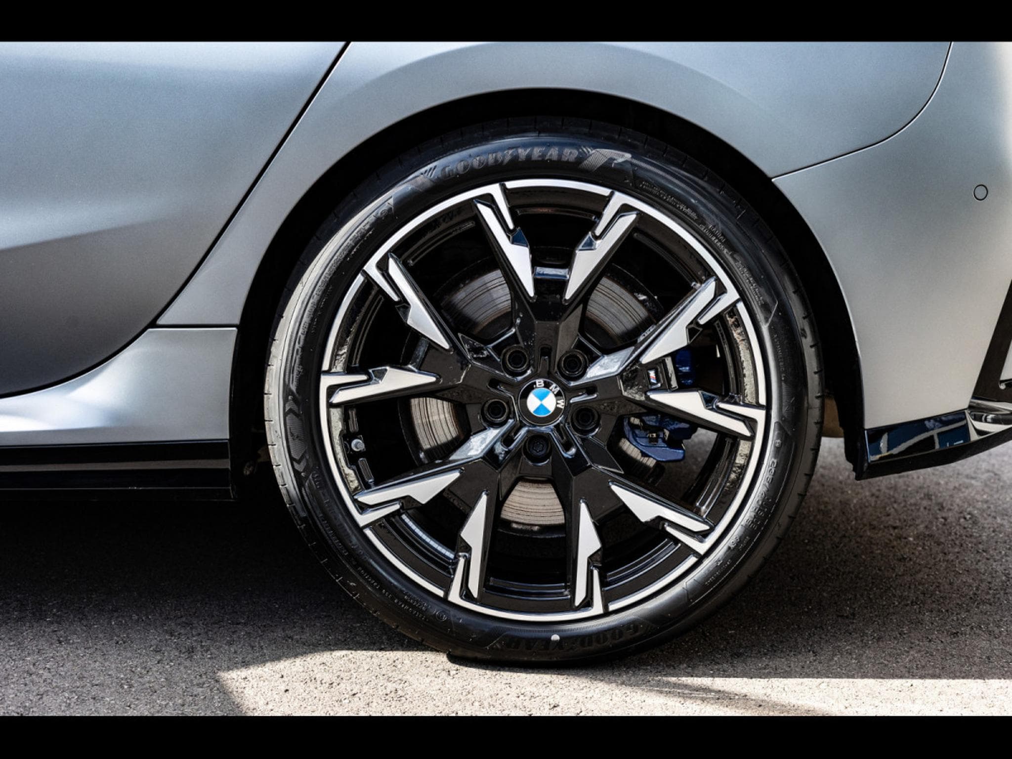 BMW M135 i XDRIVE (F70) - FACELIFT - FROZEN PURE GREY METALLIC (2025) - Photo 22
