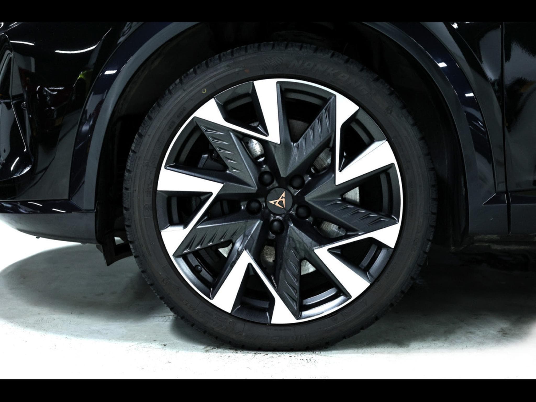 Cupra Formentor VZ 2.0 TSI 333 DSG7 4DRIVE (FACELIFT) - MIDNIGHT BLACK (2025) - Photo 8