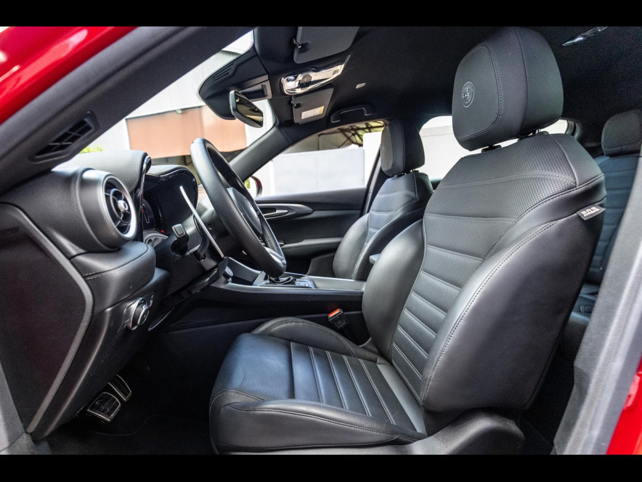 Alfa-Romeo Tonale VELOCE 1.5 MILD-HYBRID TCT - ROSSO ALFA (2023) - Photo 11
