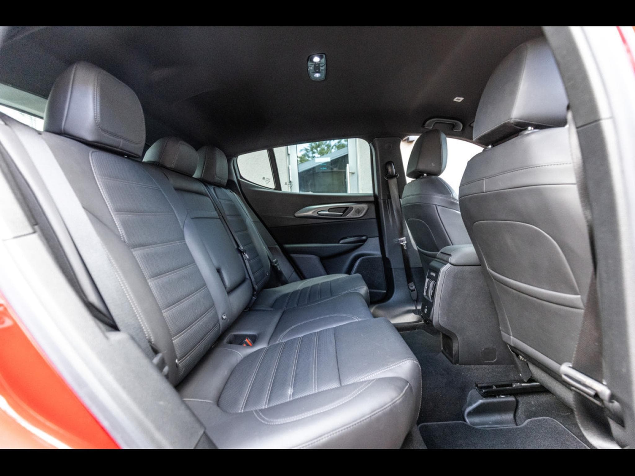 Alfa-Romeo Tonale VELOCE 1.5 MILD-HYBRID TCT - ROSSO ALFA (2023) - Photo 13