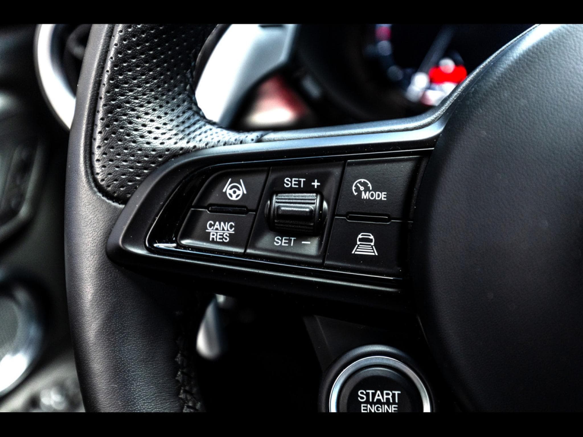 Alfa-Romeo Tonale VELOCE 1.5 MILD-HYBRID TCT - ROSSO ALFA (2023) - Photo 22