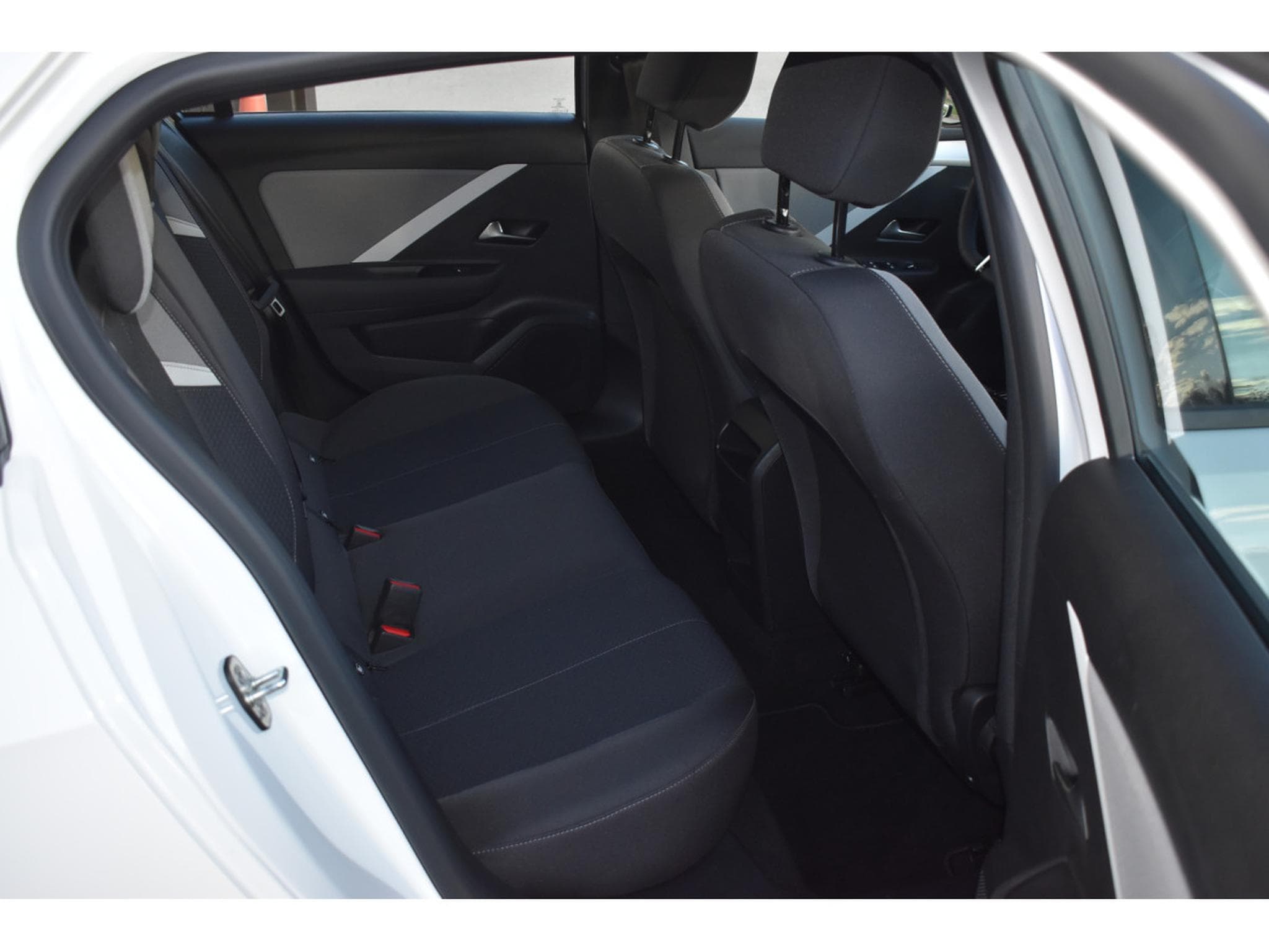 Opel Astra 1,2 Turbo 130 S/Edition Automatic (2025) - Photo 9