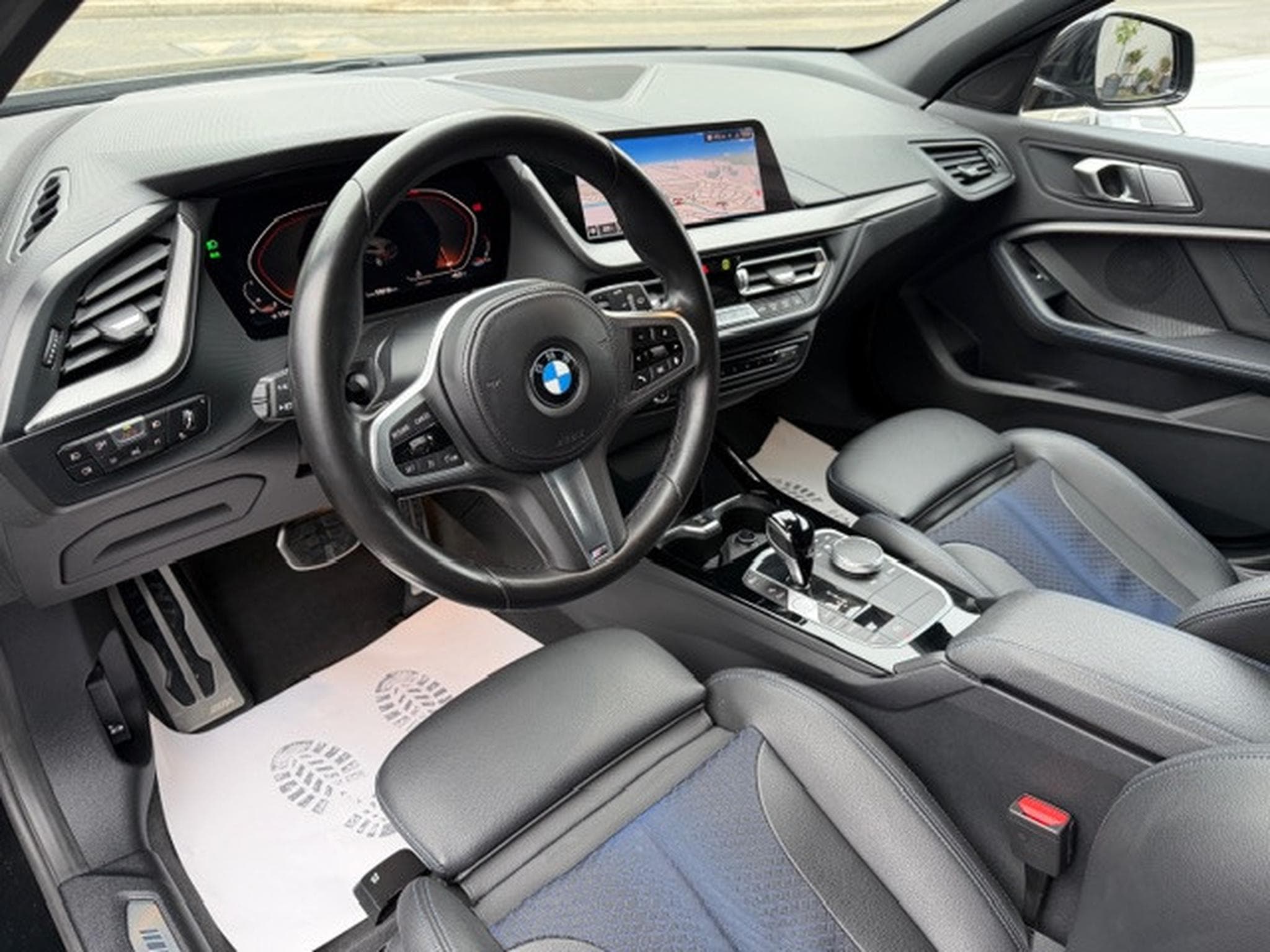 BMW 118 iA Pack M Sport (2022) - Photo 3