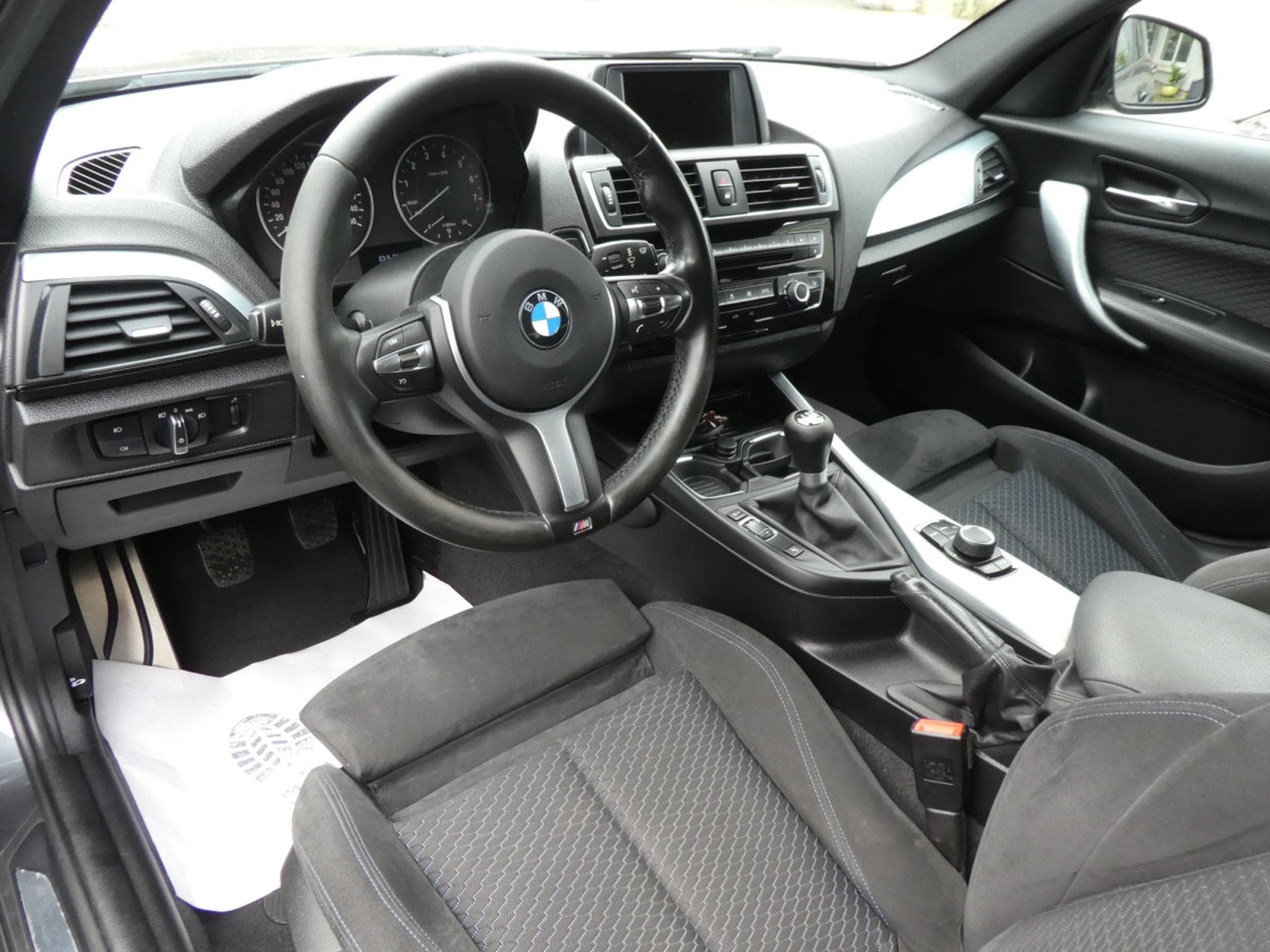 BMW 116 i Pack M Sport (2015) - Photo 3